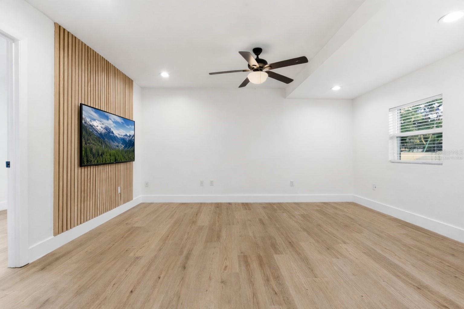 327 SUNNY LN, BELLEAIR, FL, 33756