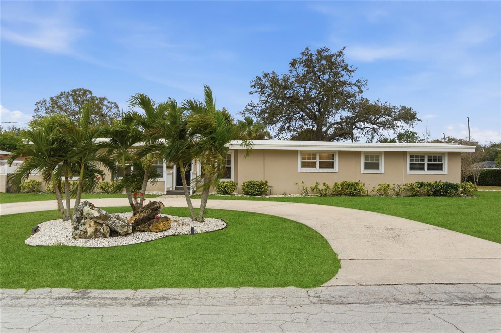 327 SUNNY LN, BELLEAIR, FL, 33756