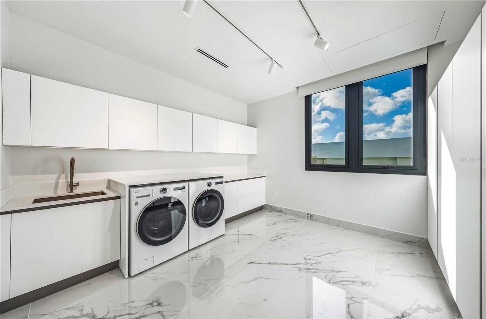 PR9118954 Property Photo