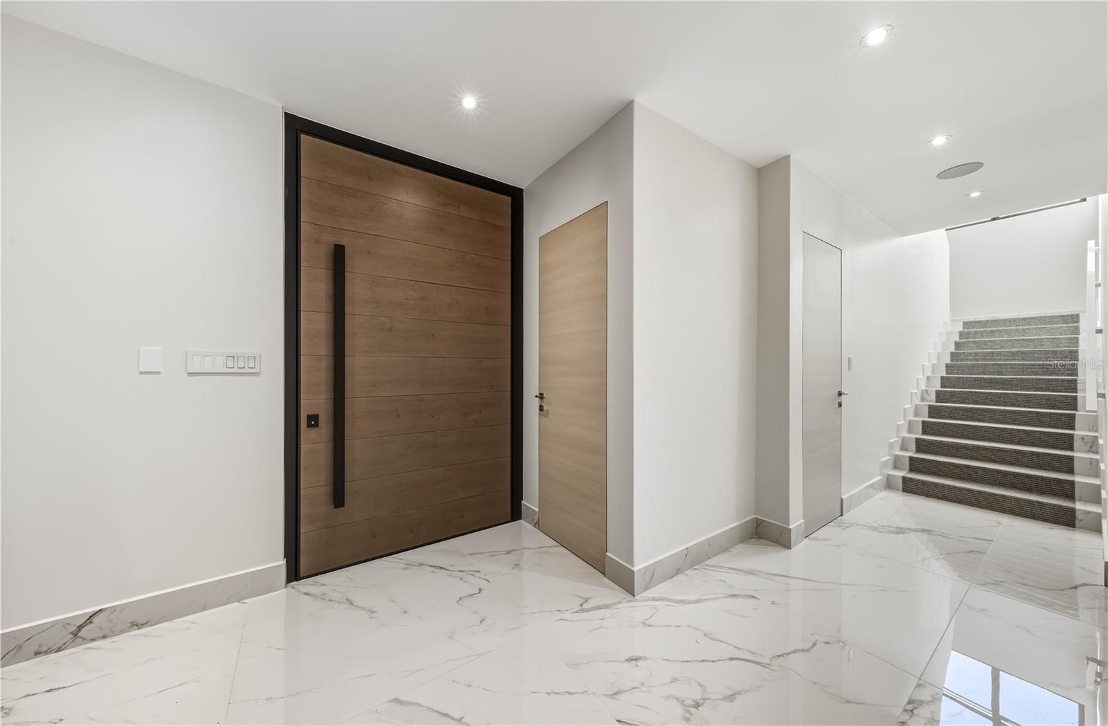 PR9118954 Property Photo