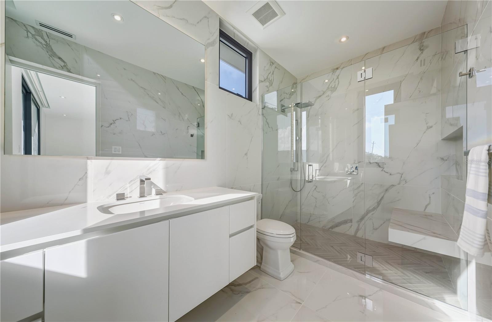 PR9118954 Property Photo