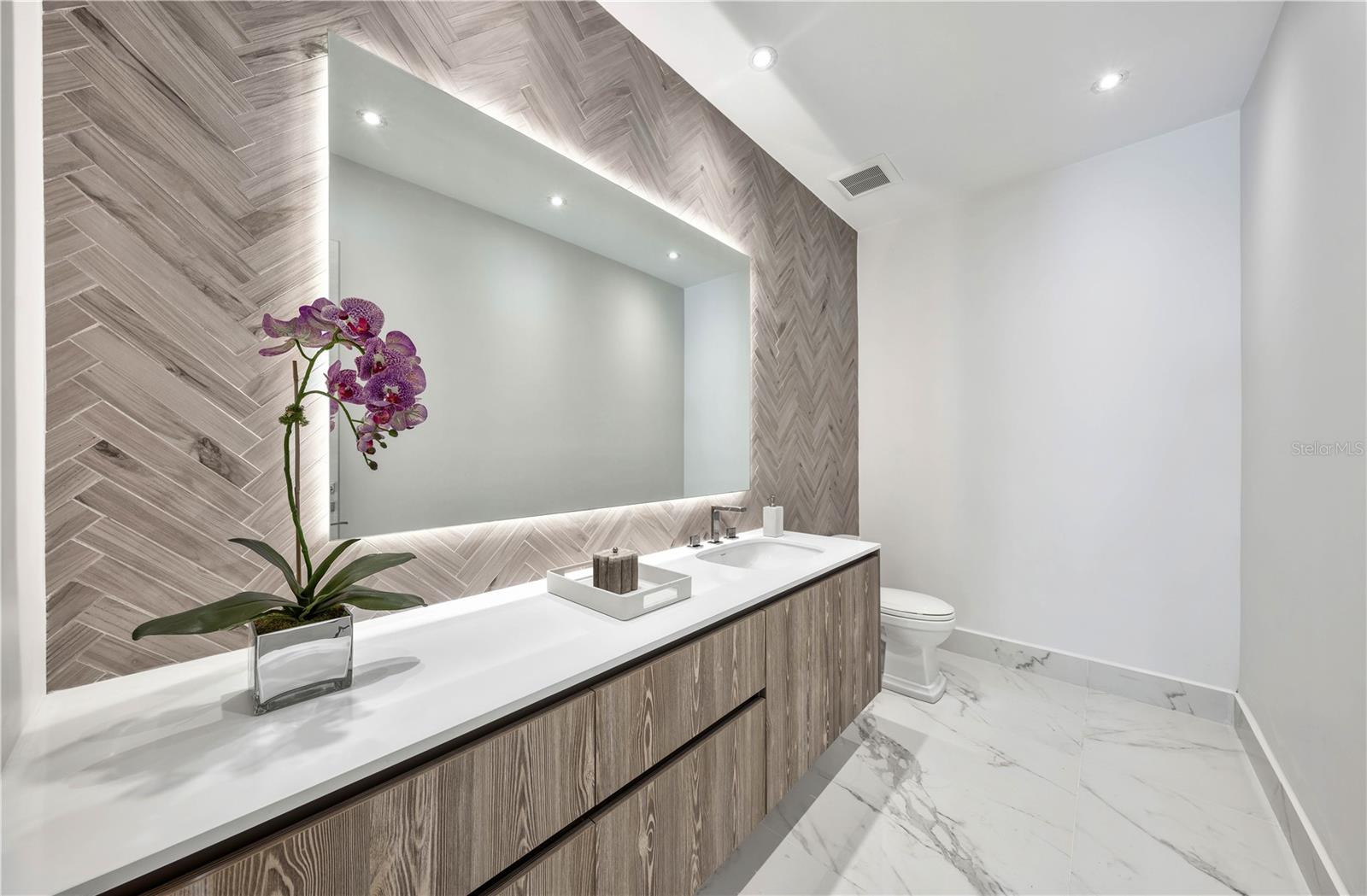 PR9118954 Property Photo