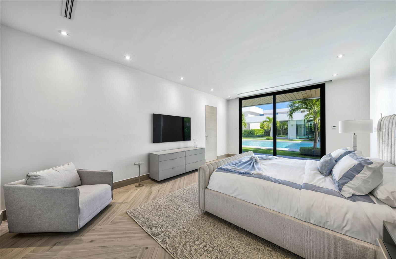 PR9118954 Property Photo