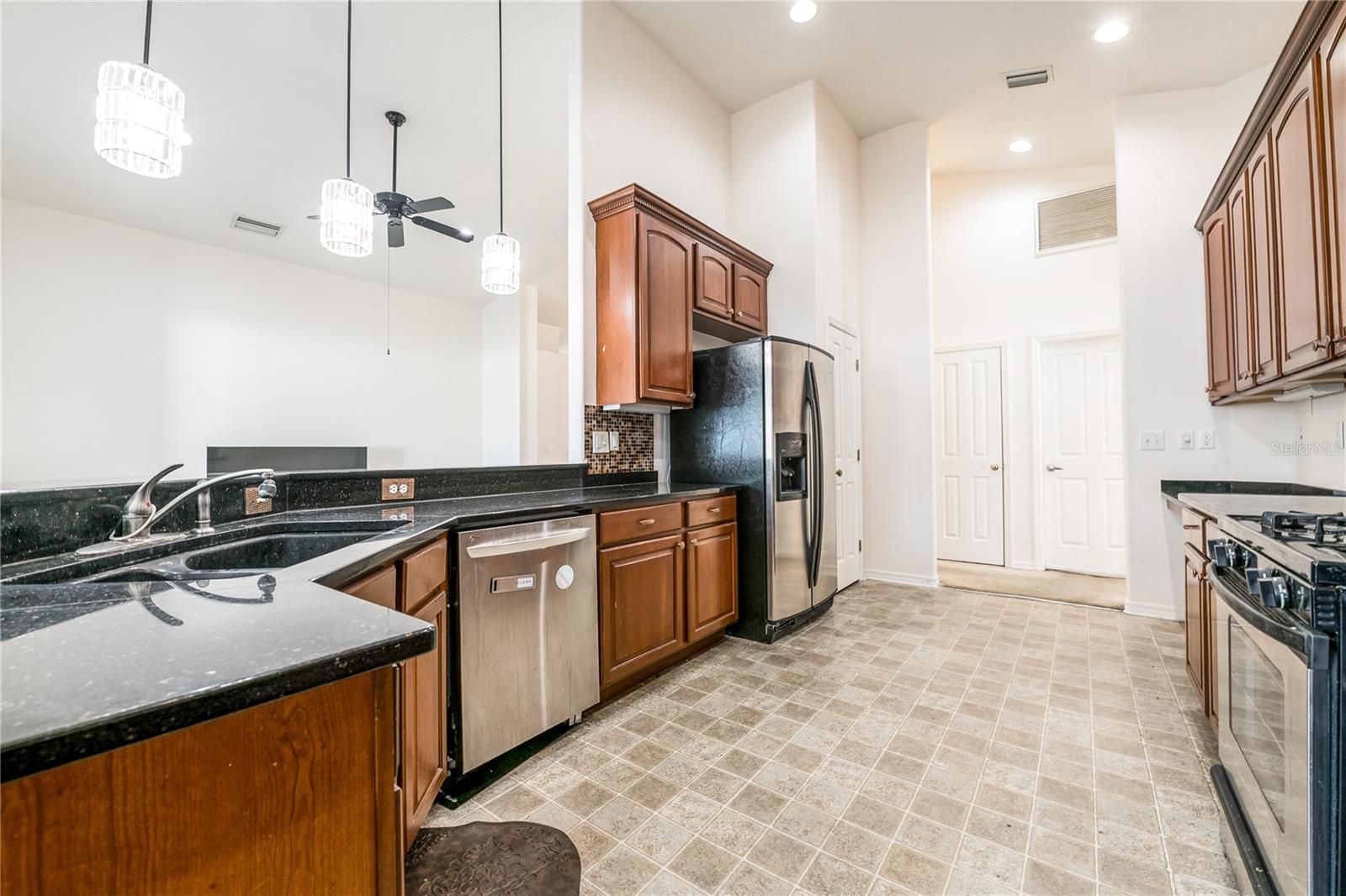 1128 HELMSDALE DR, WESLEY CHAPEL, FL, 33543