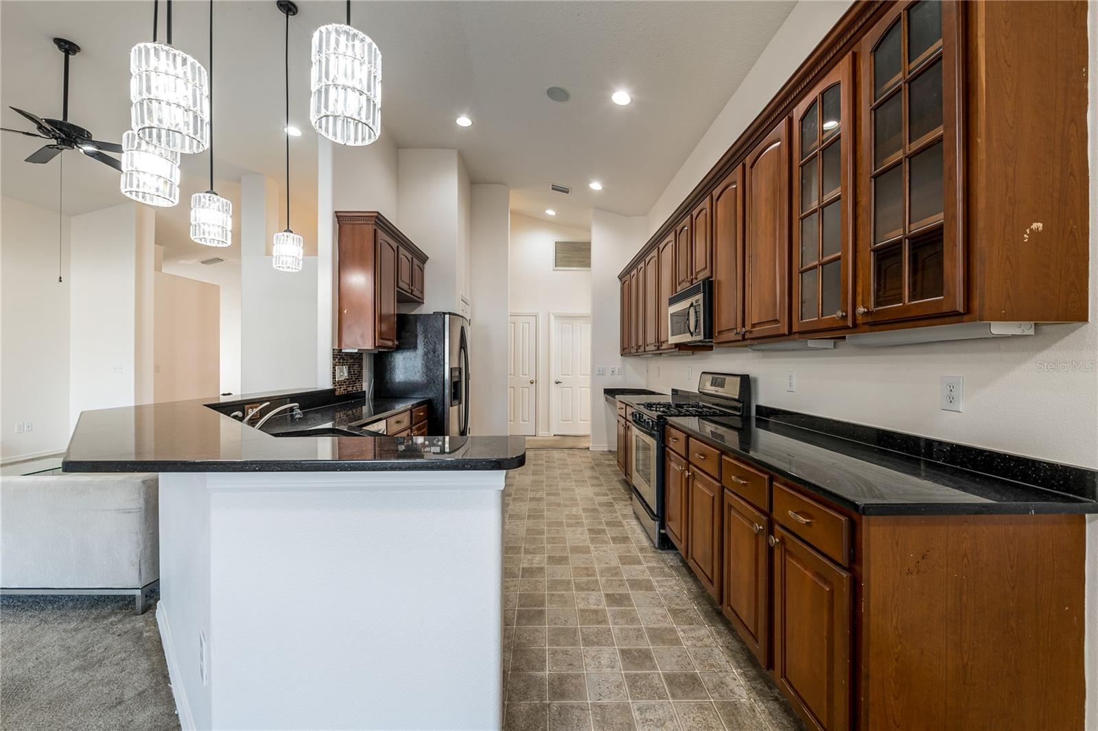 1128 HELMSDALE DR, WESLEY CHAPEL, FL, 33543