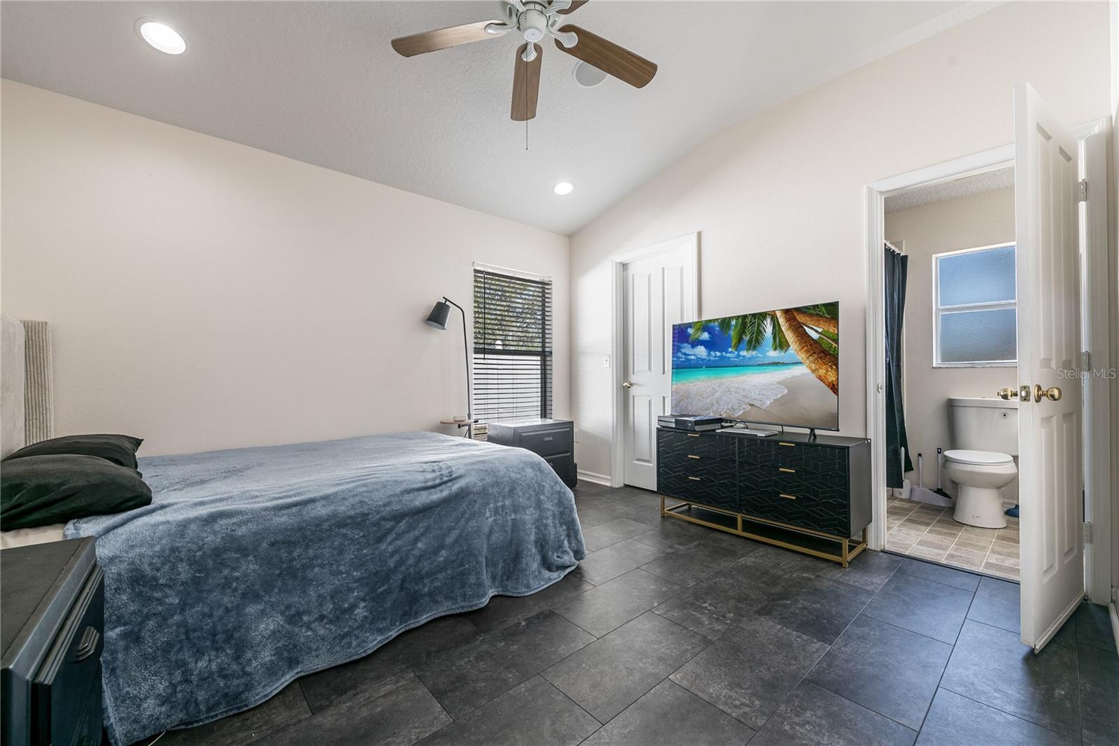 1128 HELMSDALE DR, WESLEY CHAPEL, FL, 33543