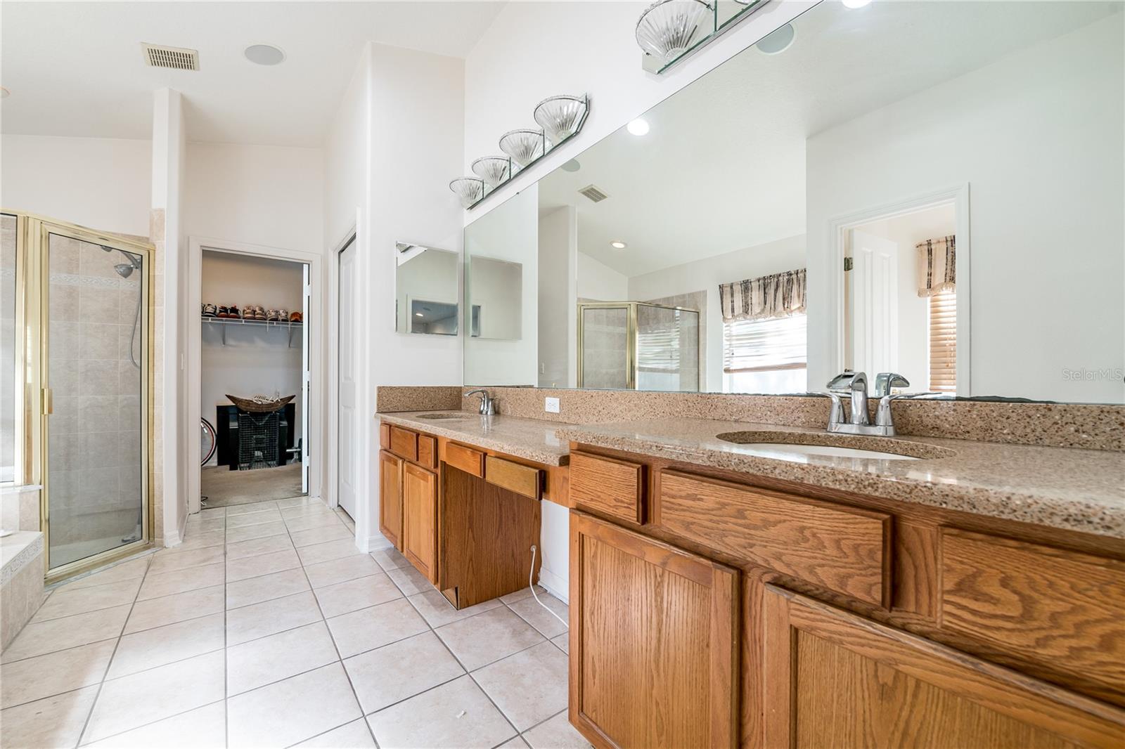 1128 HELMSDALE DR, WESLEY CHAPEL, FL, 33543