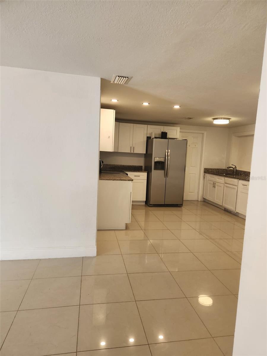 8518 WOODLAKE DR, TAMPA, FL, 33615