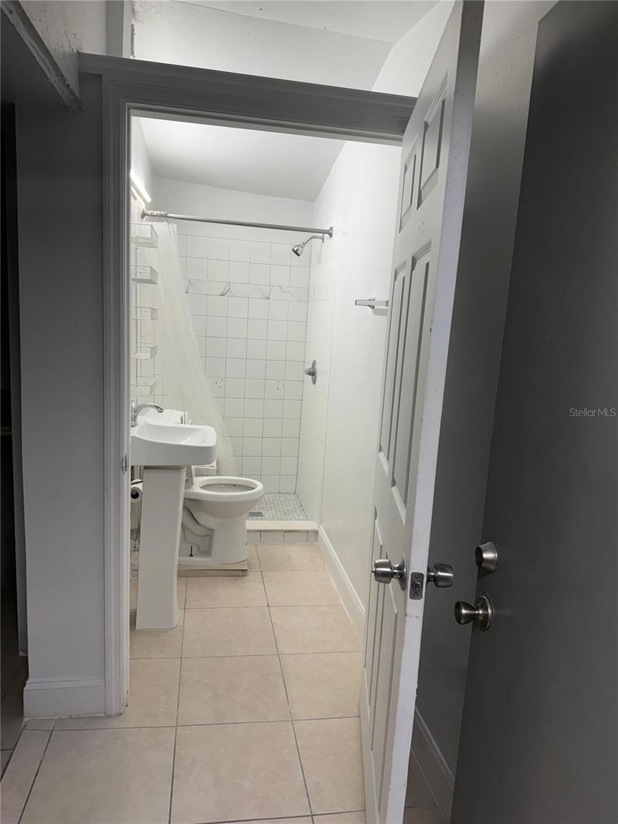 8518 WOODLAKE DR, TAMPA, FL, 33615