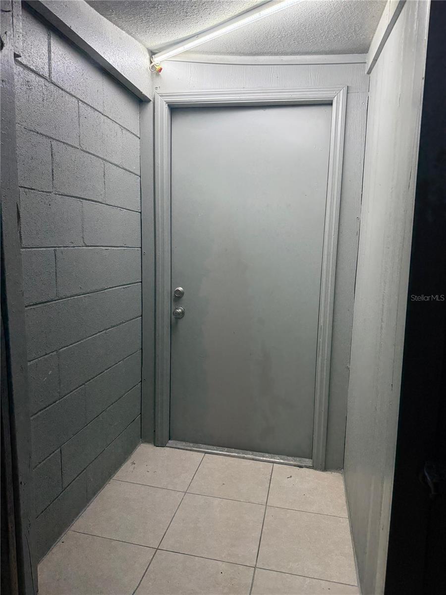 8518 WOODLAKE DR, TAMPA, FL, 33615