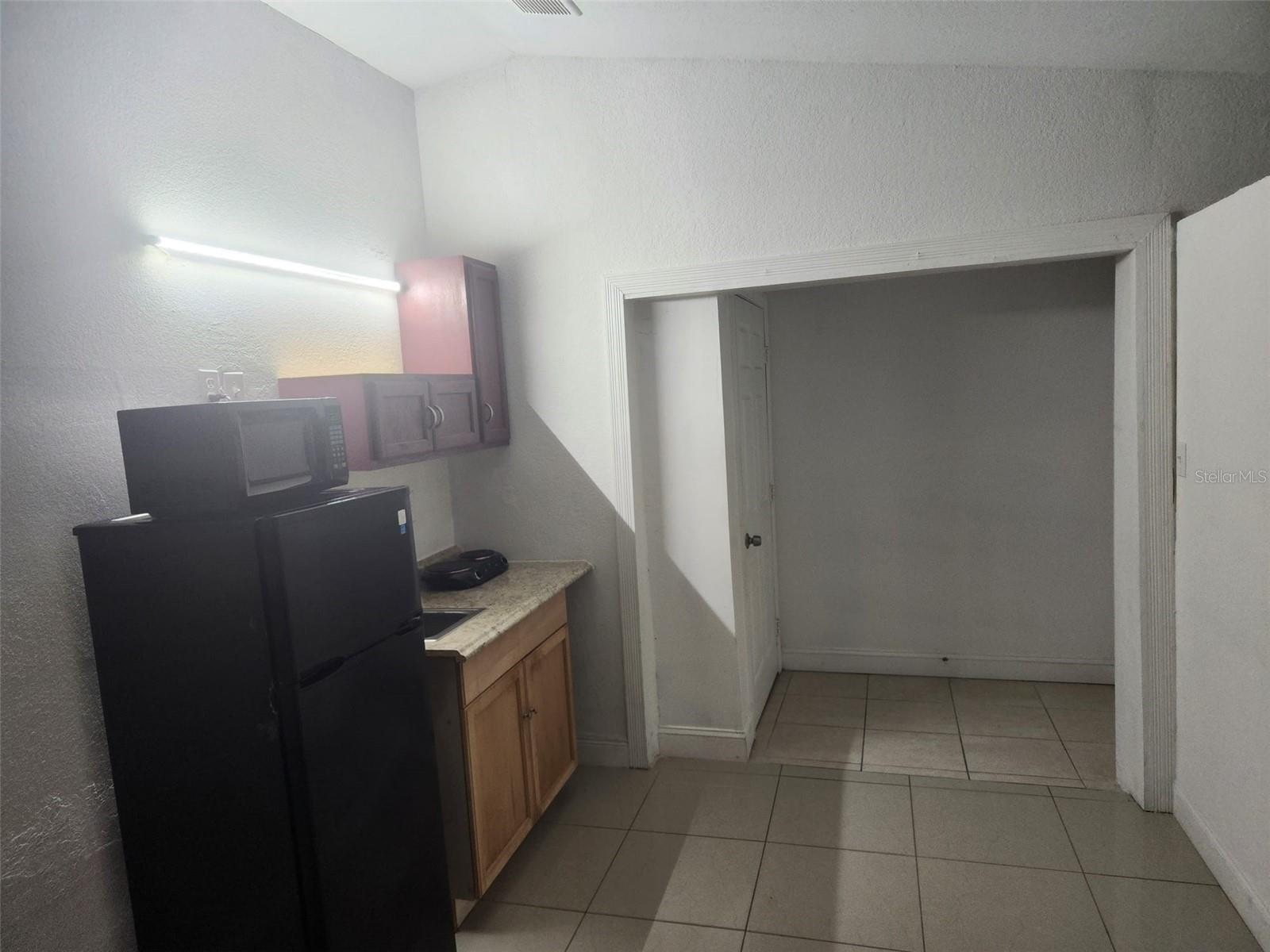 8518 WOODLAKE DR, TAMPA, FL, 33615