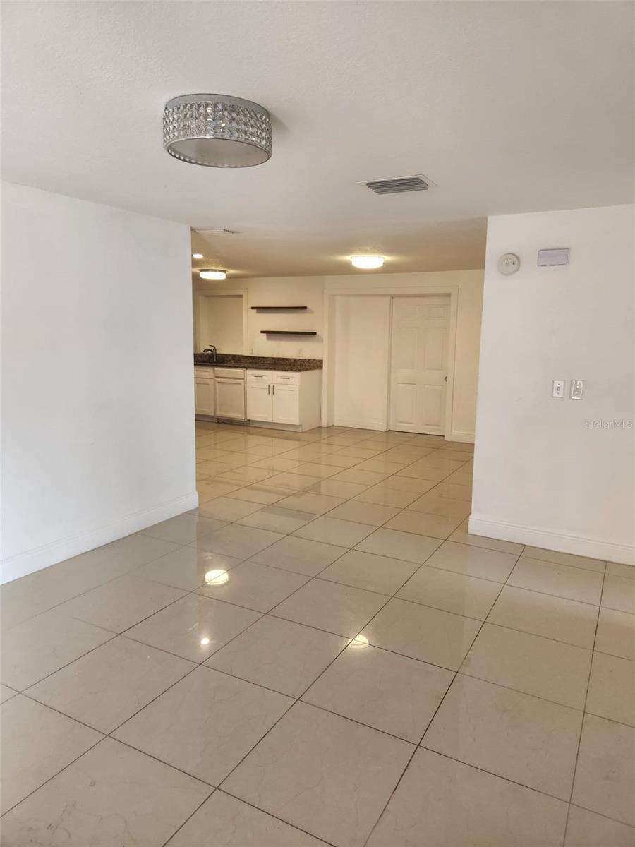 8518 WOODLAKE DR, TAMPA, FL, 33615