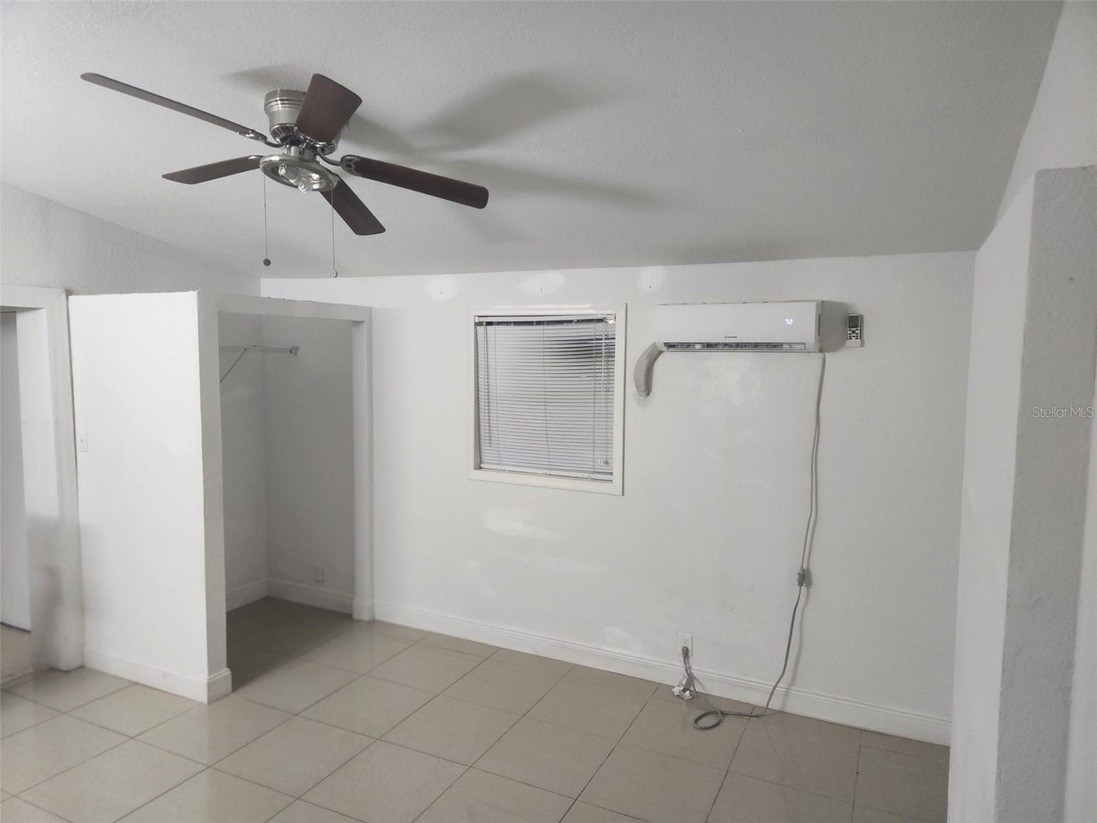 8518 WOODLAKE DR, TAMPA, FL, 33615