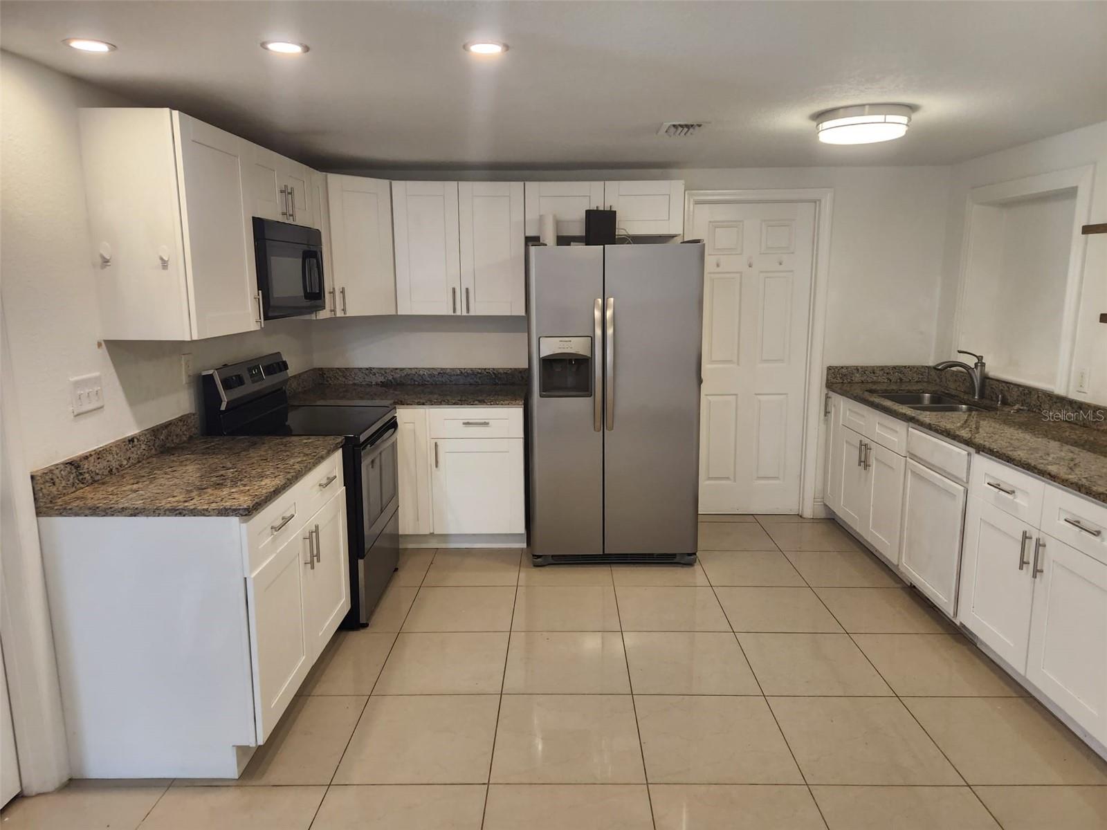 8518 WOODLAKE DR, TAMPA, FL, 33615