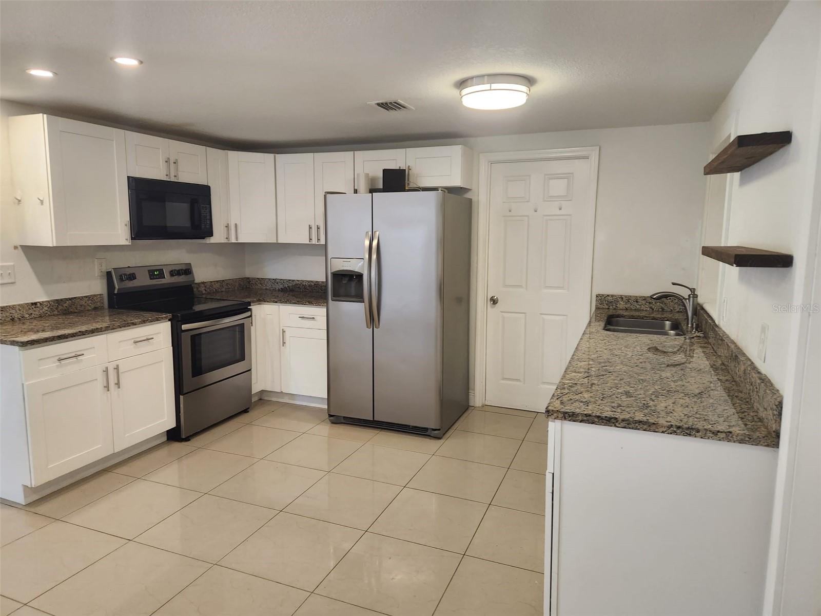 8518 WOODLAKE DR, TAMPA, FL, 33615