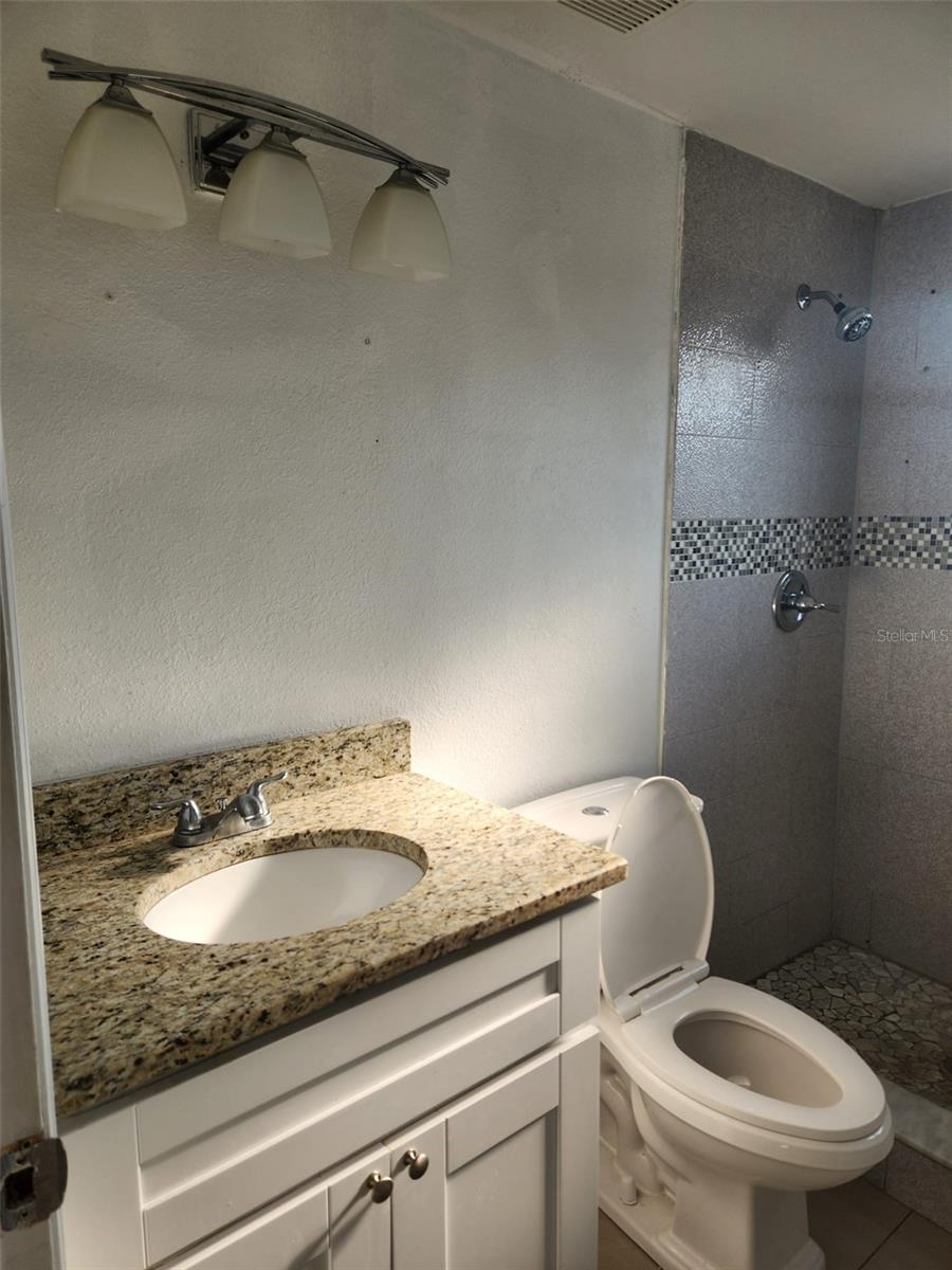 8518 WOODLAKE DR, TAMPA, FL, 33615