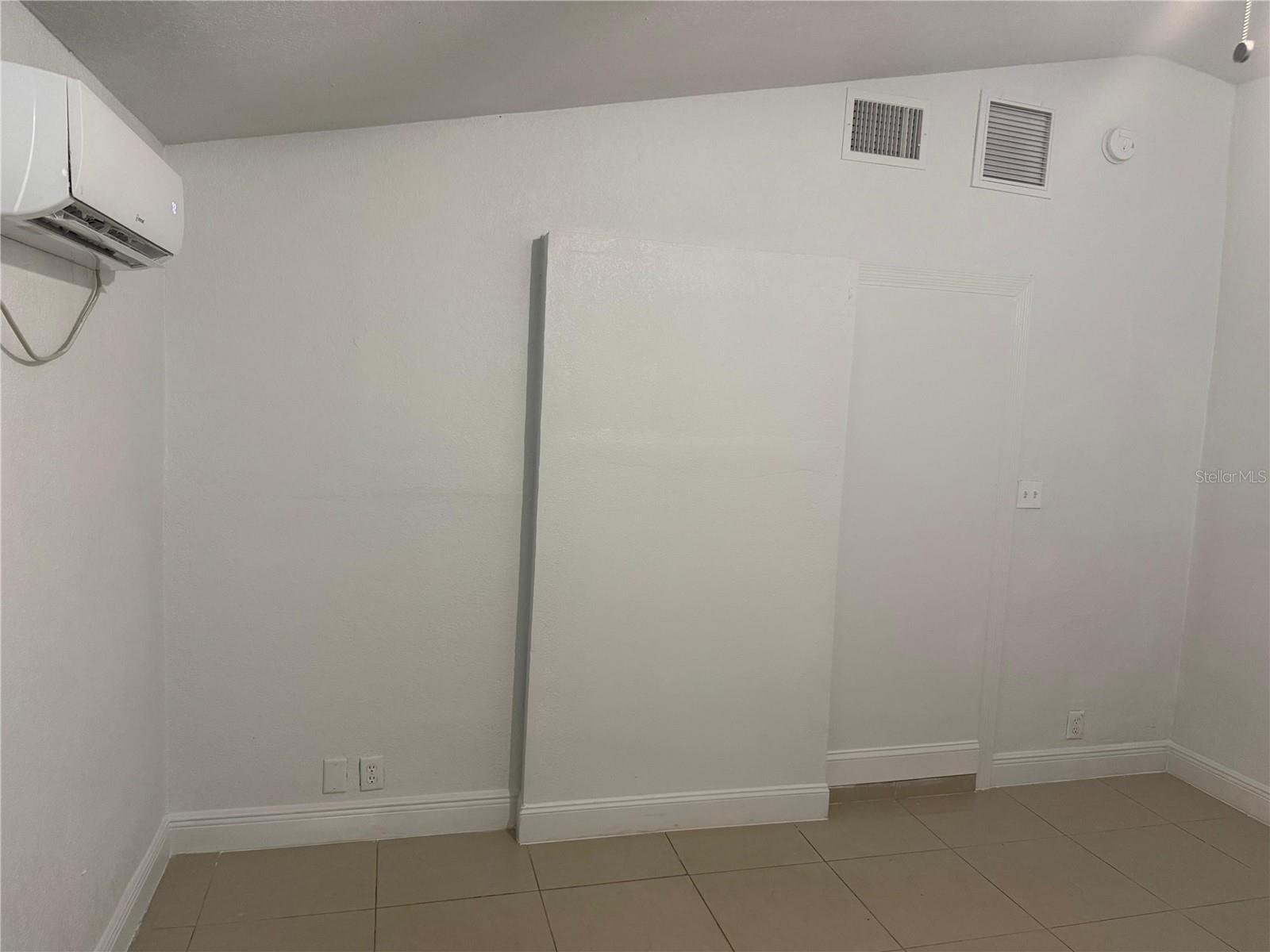 8518 WOODLAKE DR, TAMPA, FL, 33615