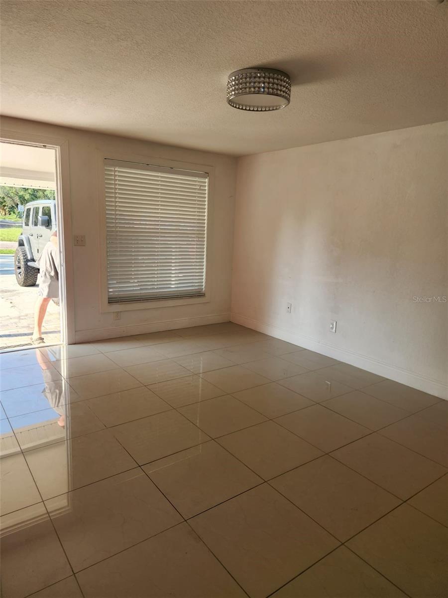 8518 WOODLAKE DR, TAMPA, FL, 33615