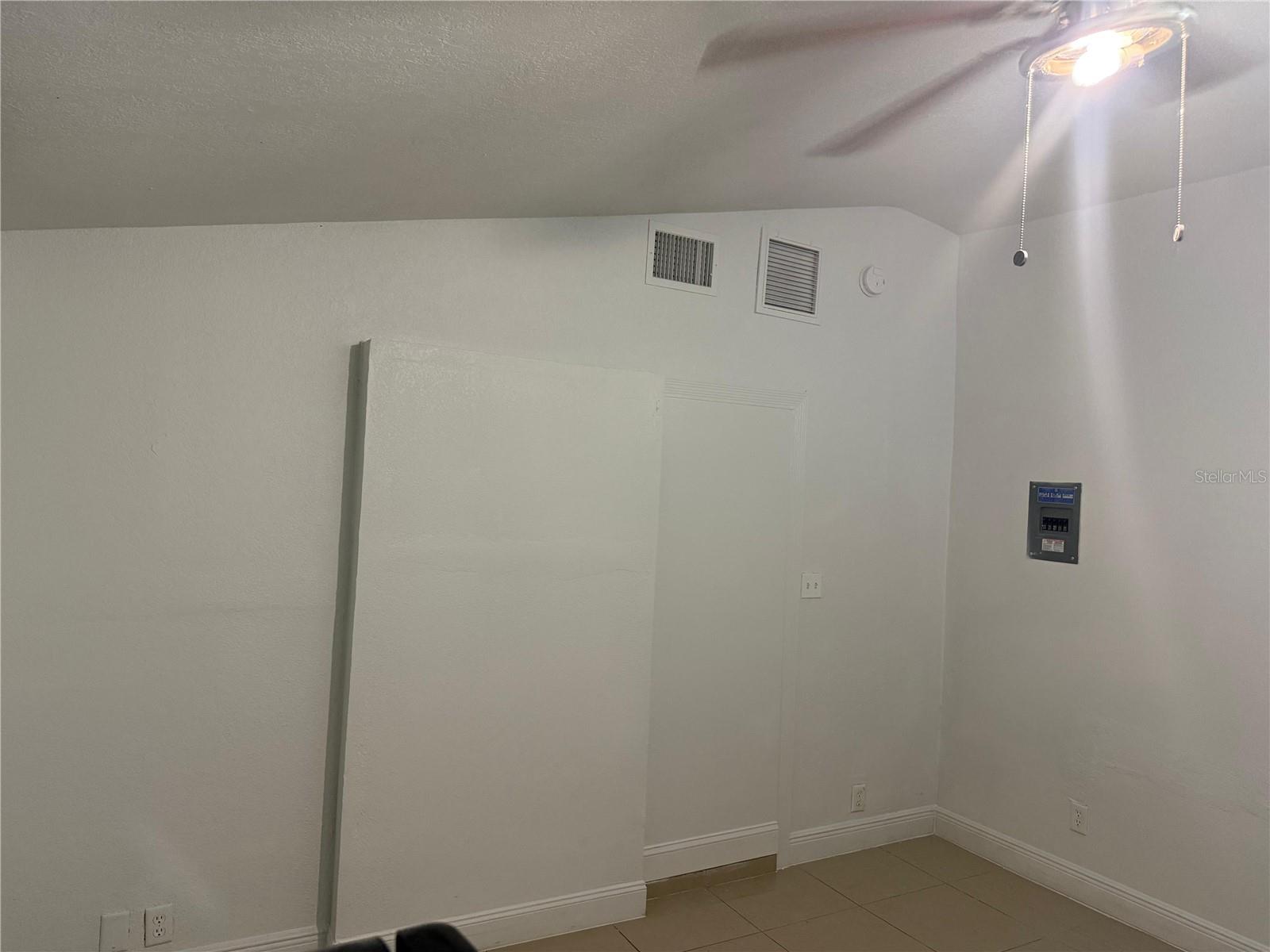 8518 WOODLAKE DR, TAMPA, FL, 33615