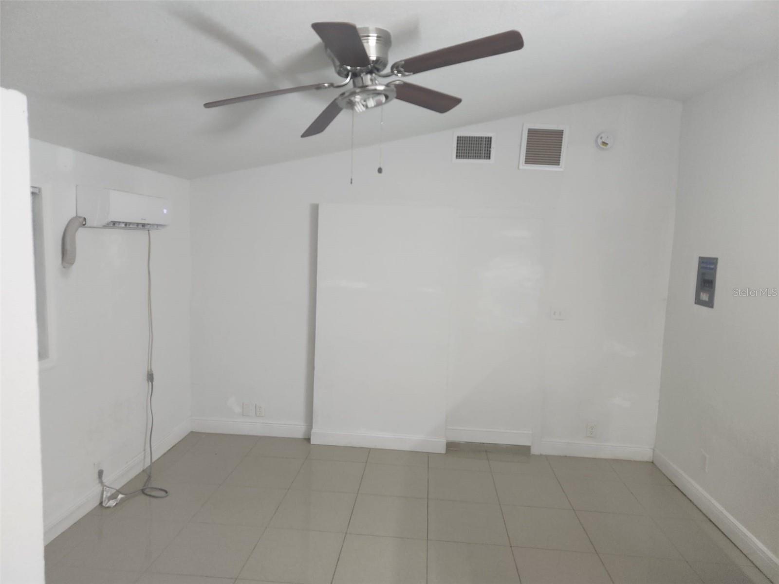 8518 WOODLAKE DR, TAMPA, FL, 33615