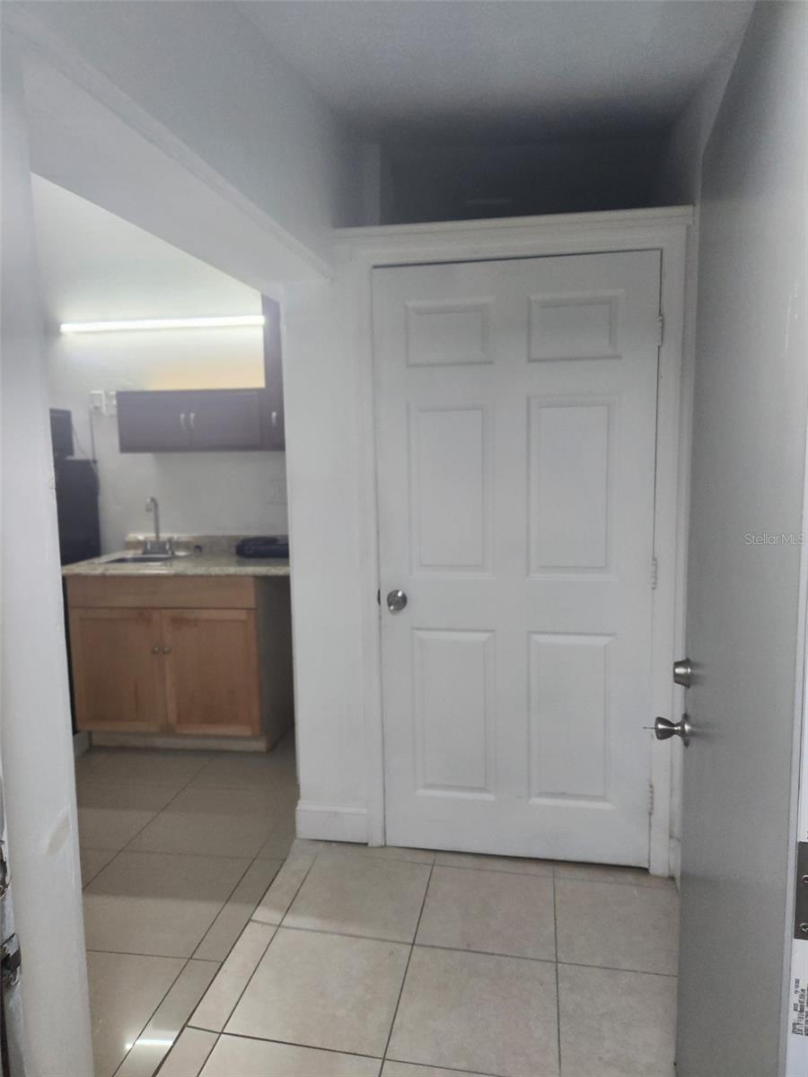 8518 WOODLAKE DR, TAMPA, FL, 33615