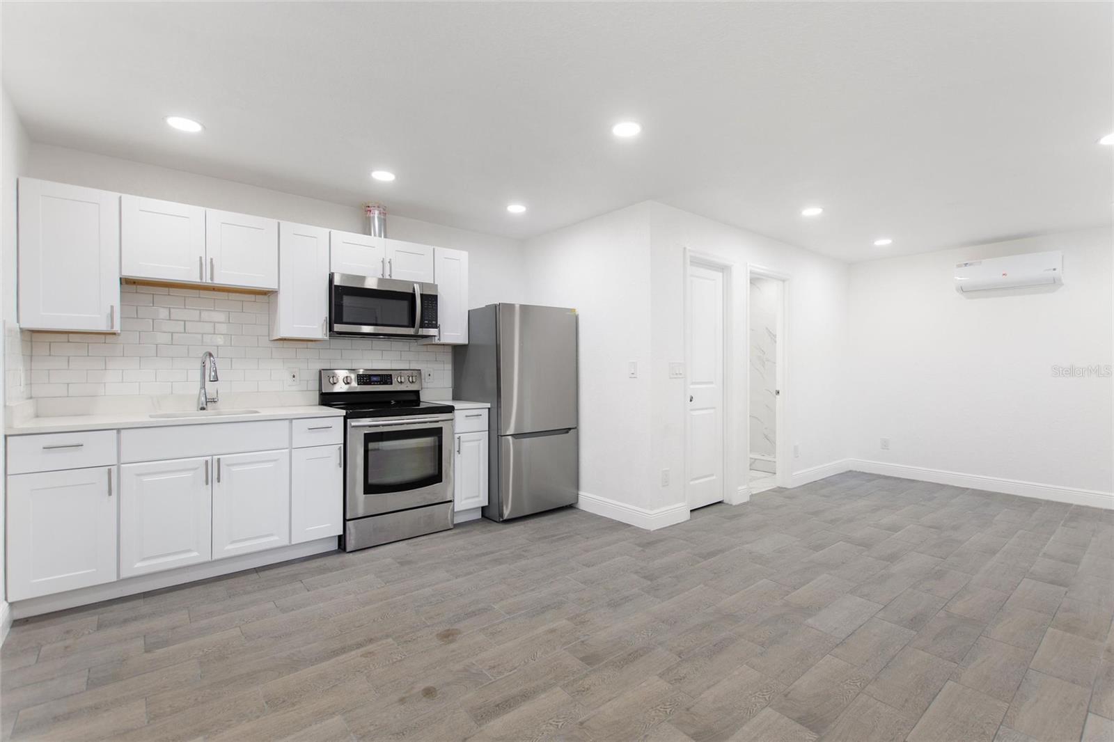 9807 N 19TH ST, TAMPA, FL, 33612