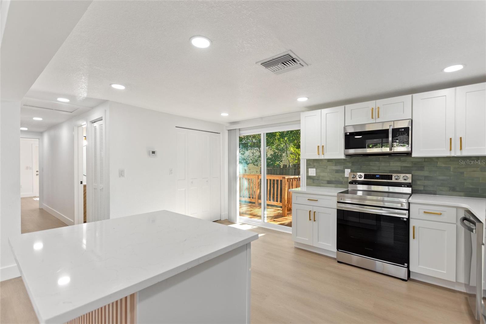 9807 N 19TH ST, TAMPA, FL, 33612