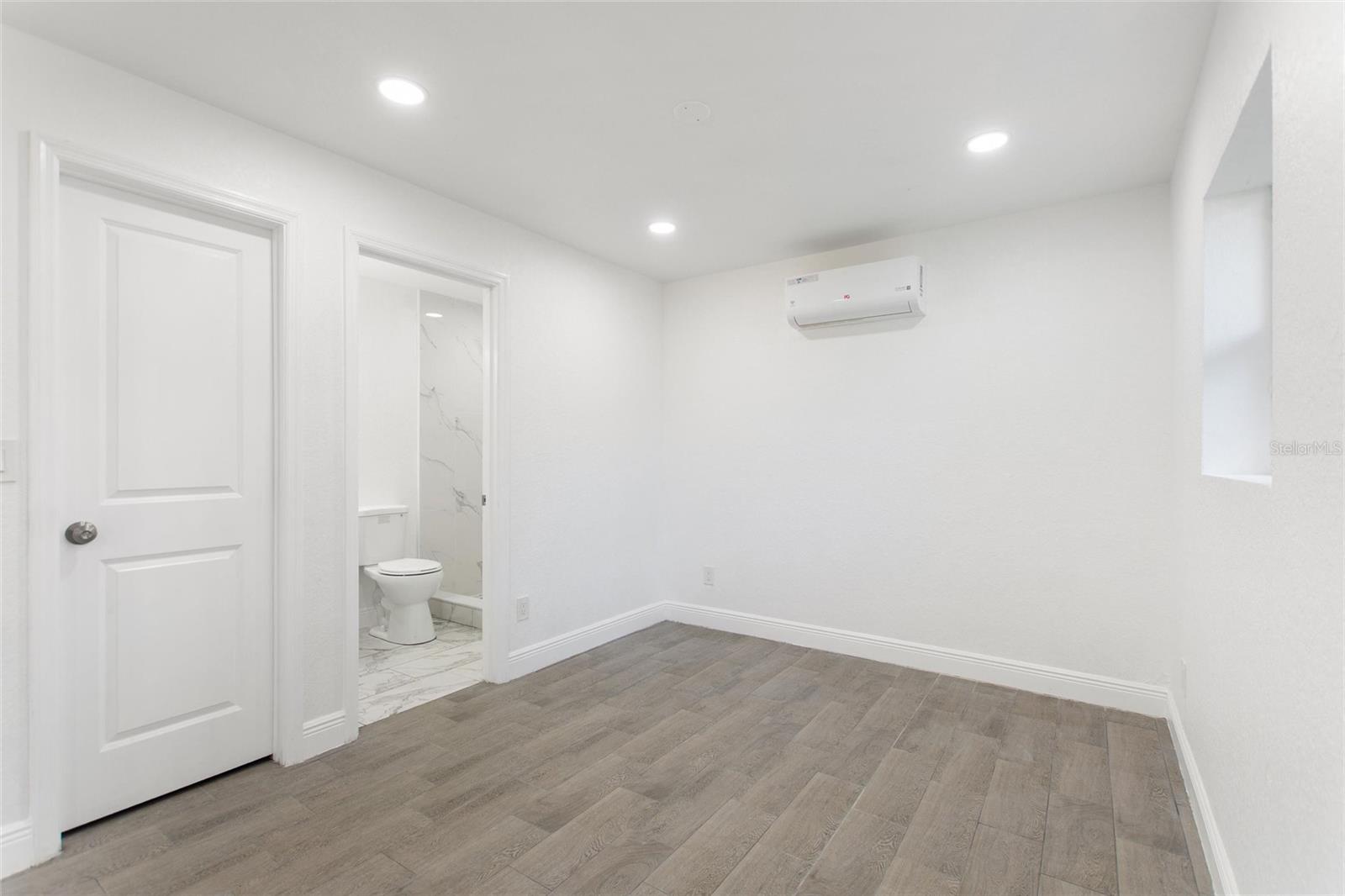 9807 N 19TH ST, TAMPA, FL, 33612