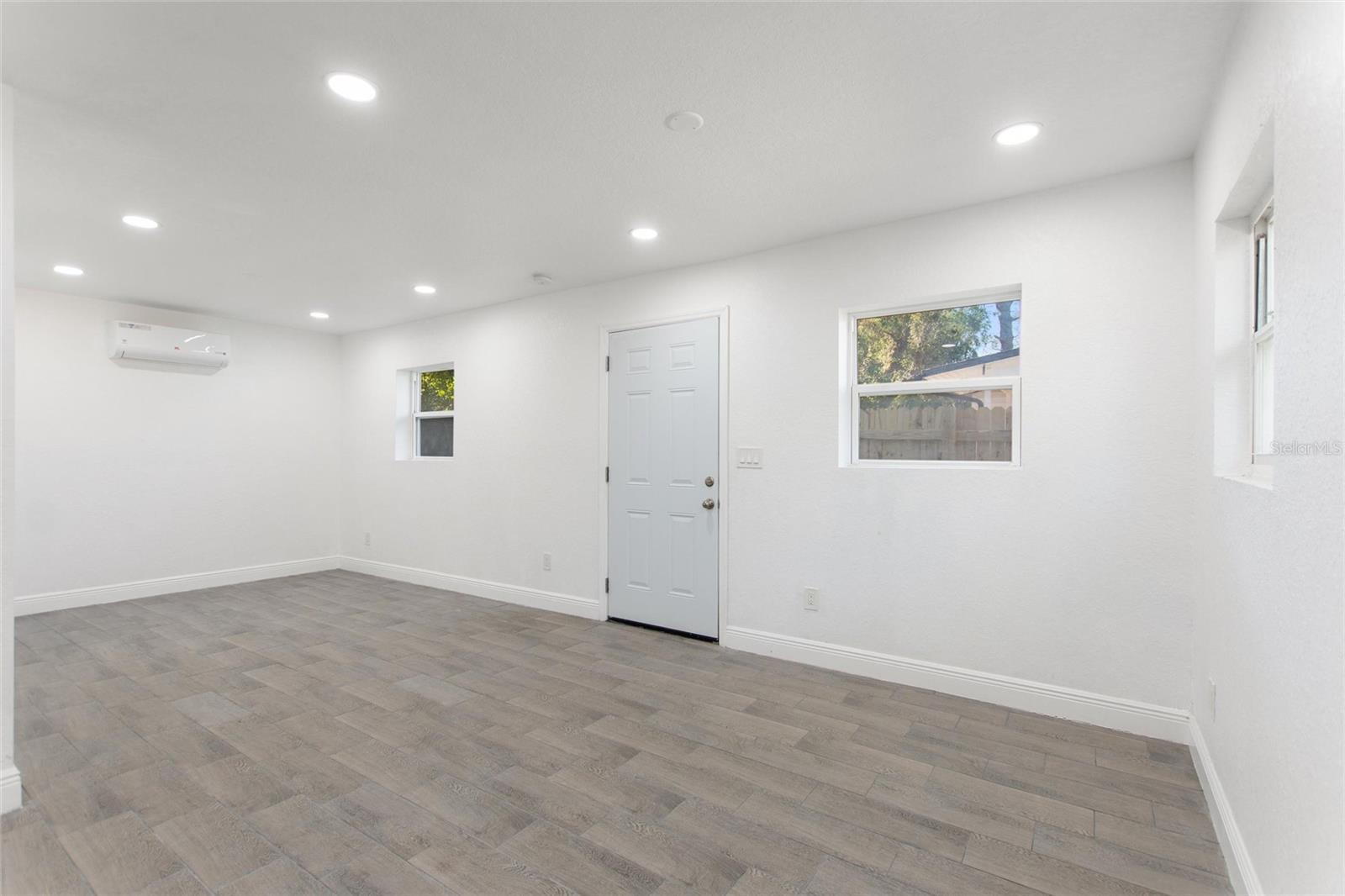 9807 N 19TH ST, TAMPA, FL, 33612