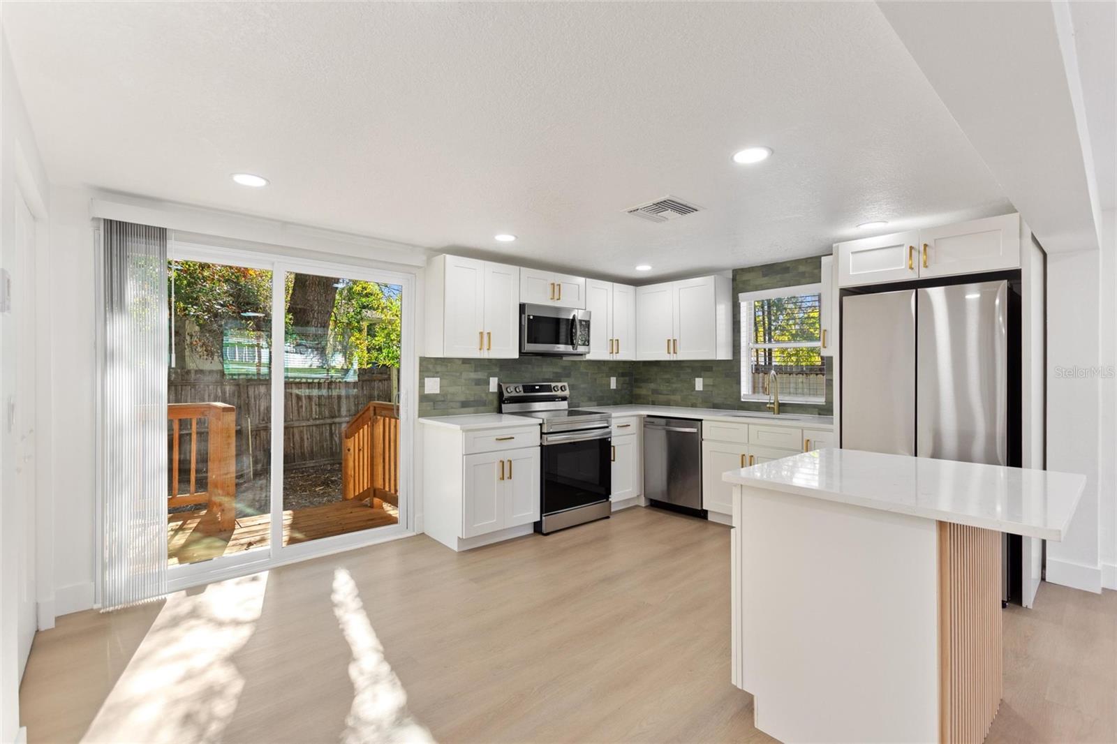 9807 N 19TH ST, TAMPA, FL, 33612