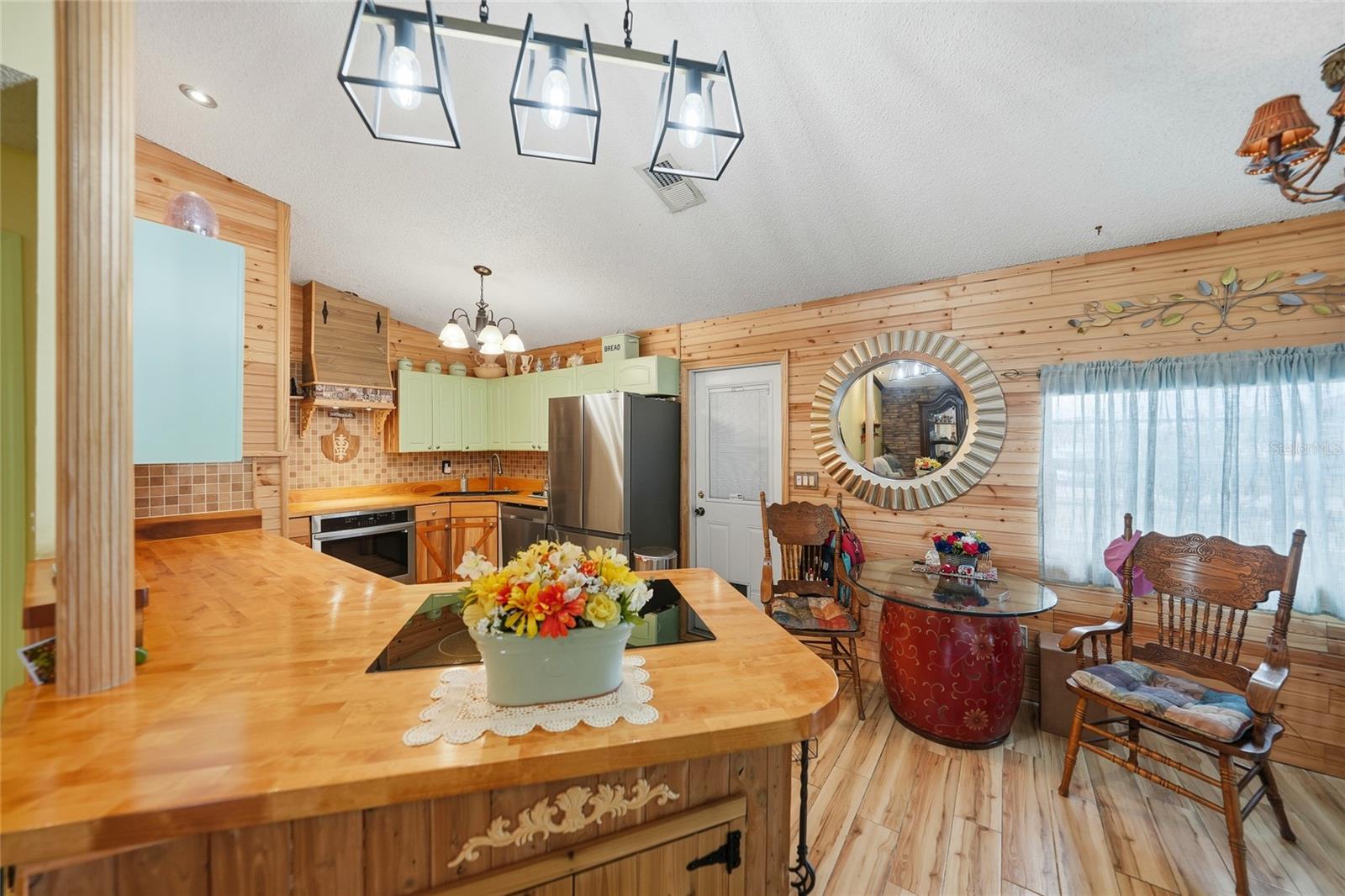 2213 NE 6TH PL, CAPE CORAL, FL, 33909