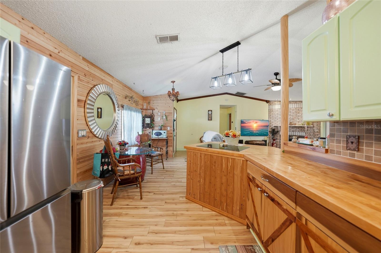 2213 NE 6TH PL, CAPE CORAL, FL, 33909