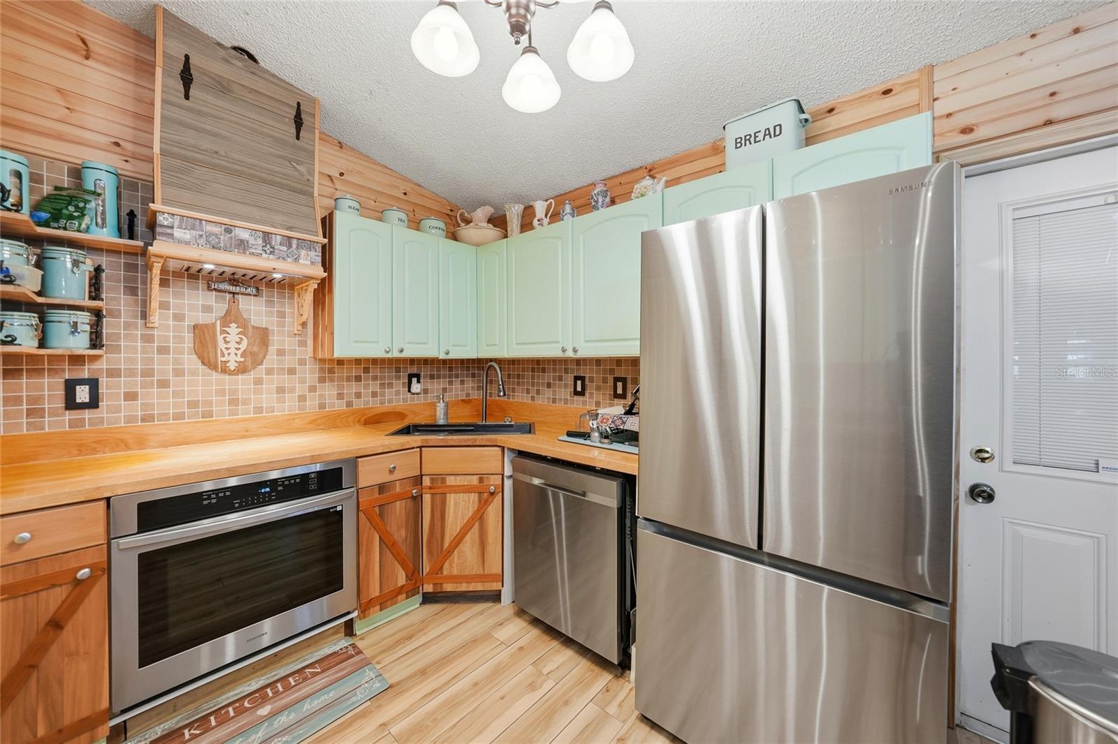 2213 NE 6TH PL, CAPE CORAL, FL, 33909