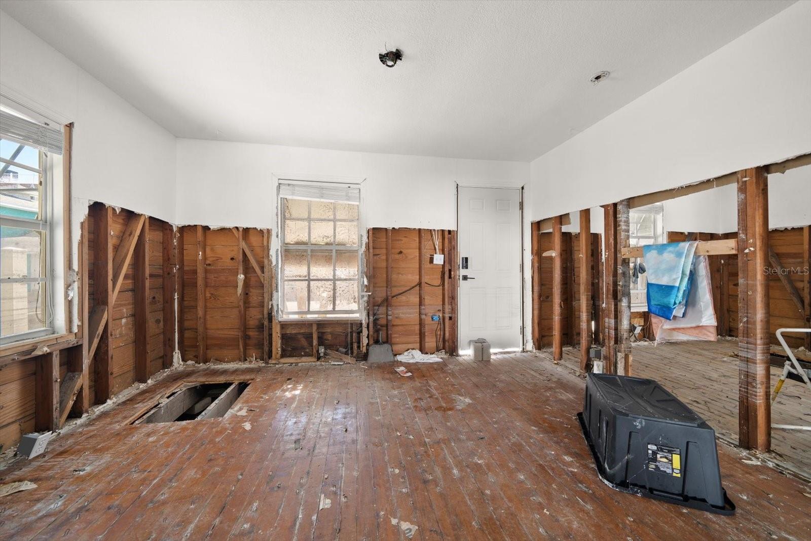 24 80TH TER, TREASURE ISLAND, FL, 33706