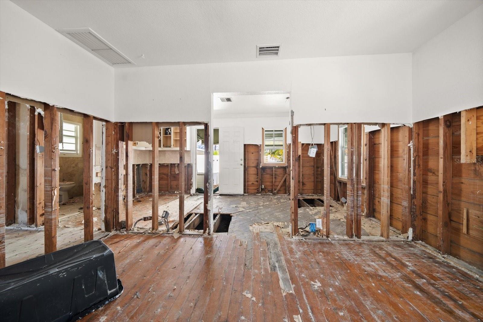 24 80TH TER, TREASURE ISLAND, FL, 33706