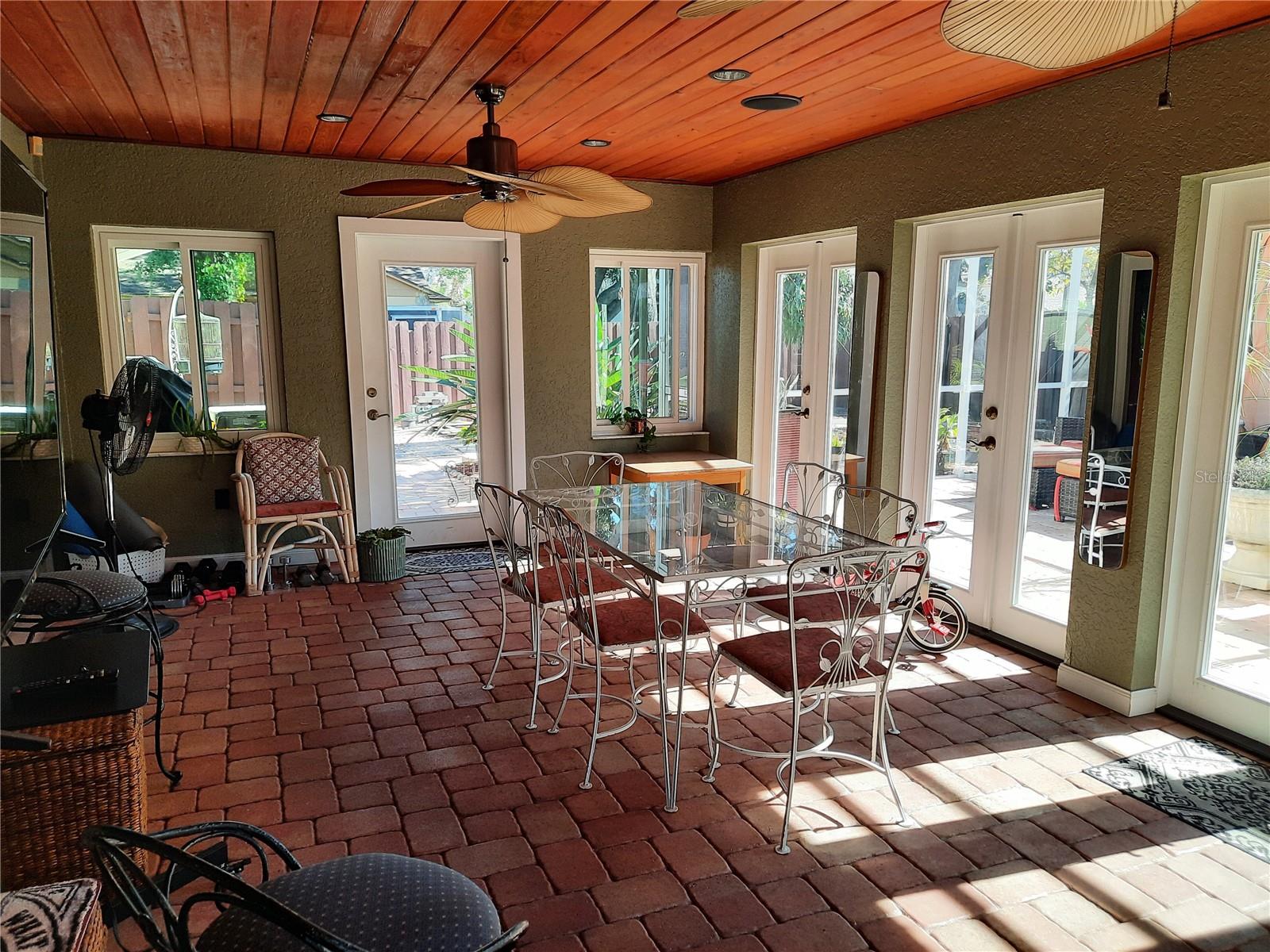 8602 LEIGHTON DR, TAMPA, FL, 33614