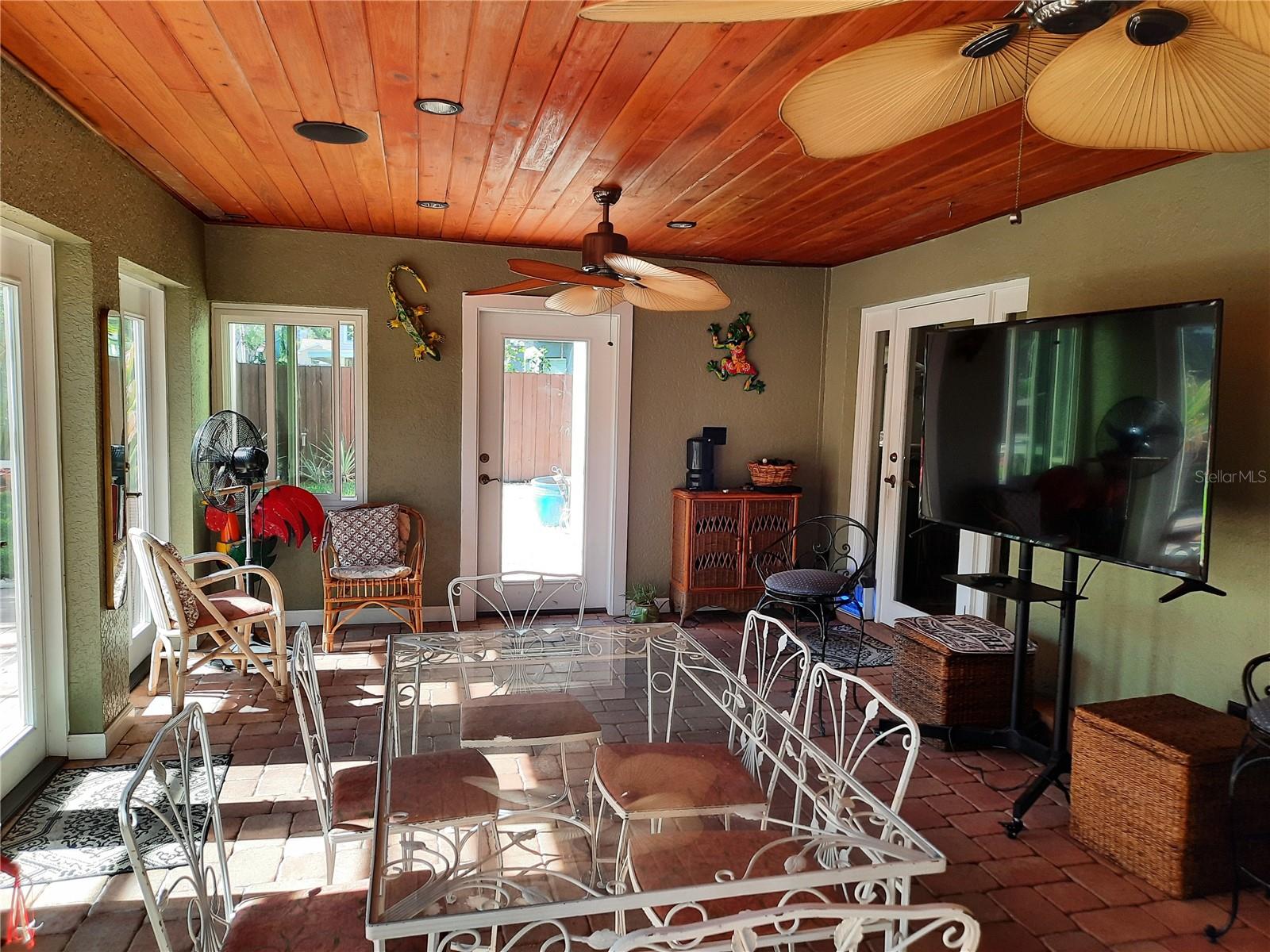 8602 LEIGHTON DR, TAMPA, FL, 33614