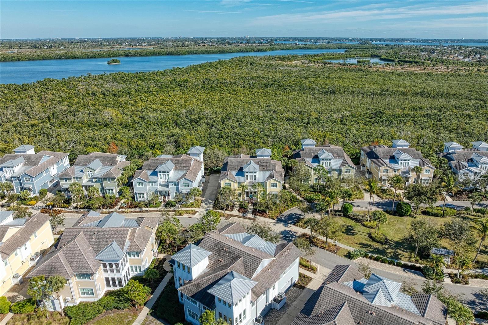 267 SAPPHIRE LAKE DR #202, BRADENTON, FL, 34209