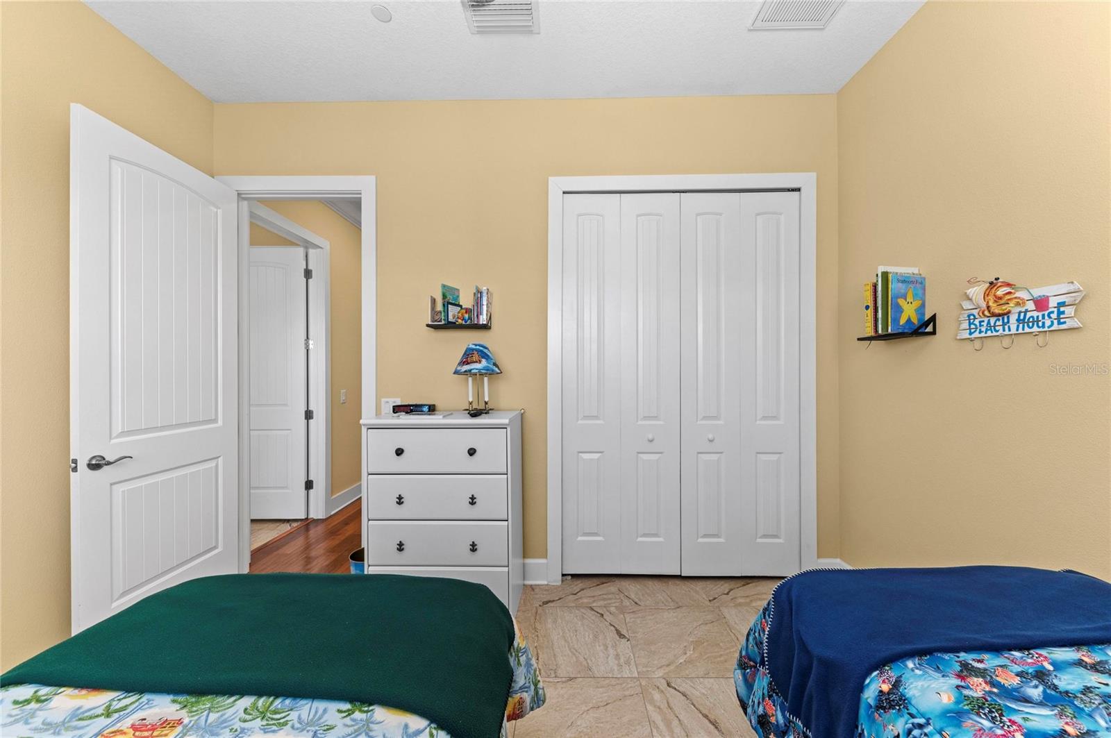 267 SAPPHIRE LAKE DR #202, BRADENTON, FL, 34209