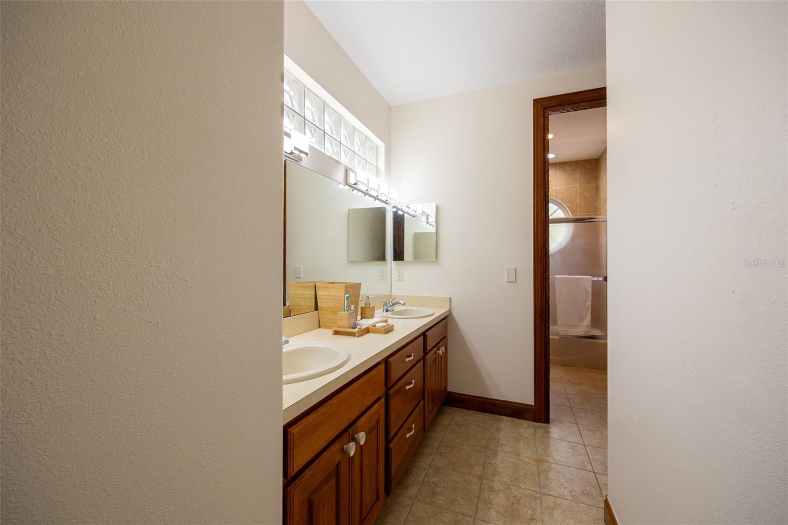 543 ISLEWORTH CLOSE, TARPON SPRINGS, FL, 34688