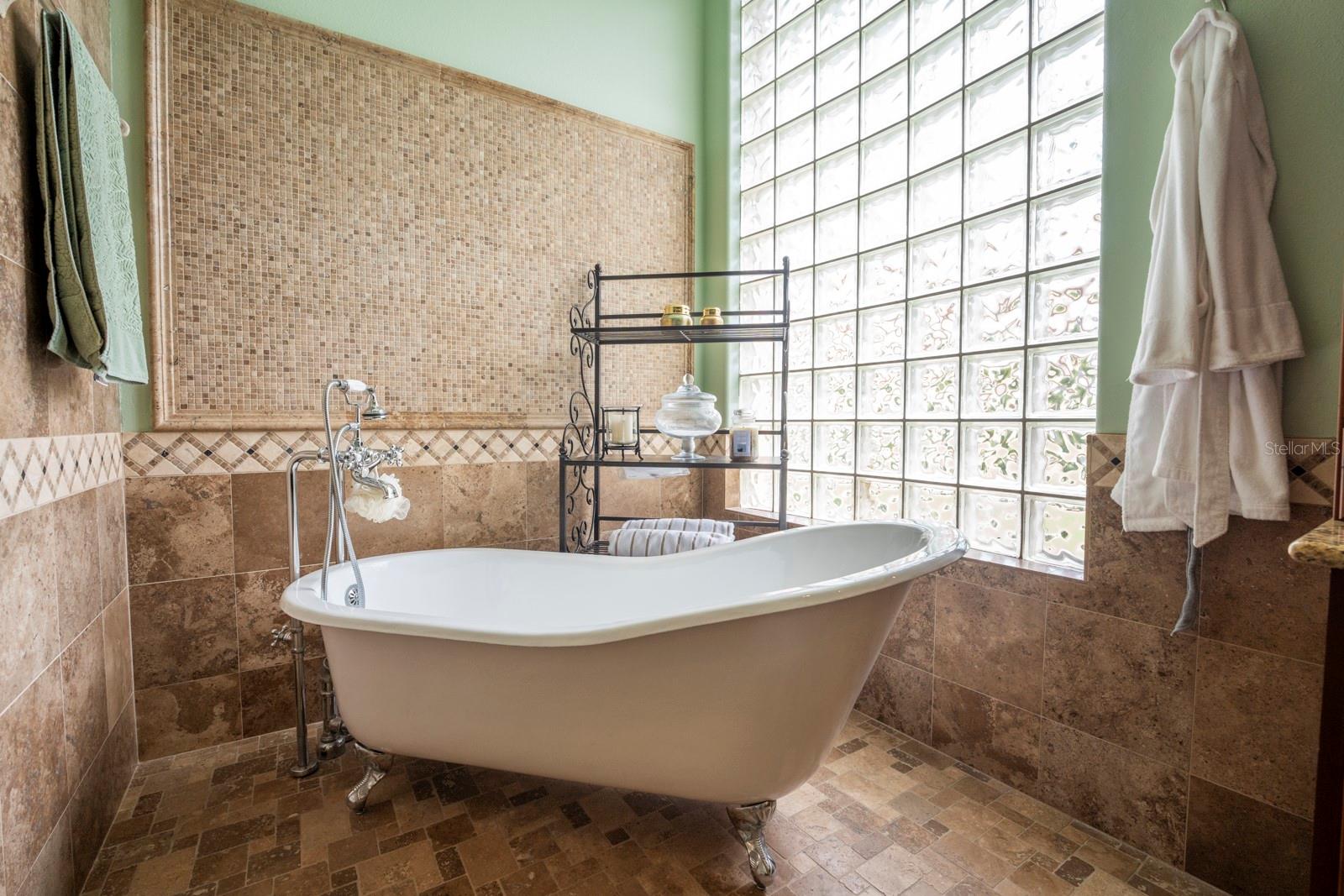 543 ISLEWORTH CLOSE, TARPON SPRINGS, FL, 34688