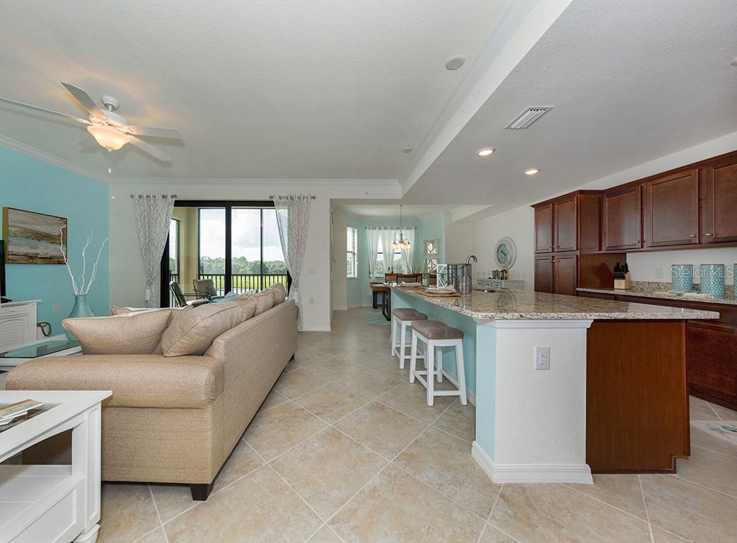 16904 VARDON TER #202, LAKEWOOD RANCH, FL, 34211