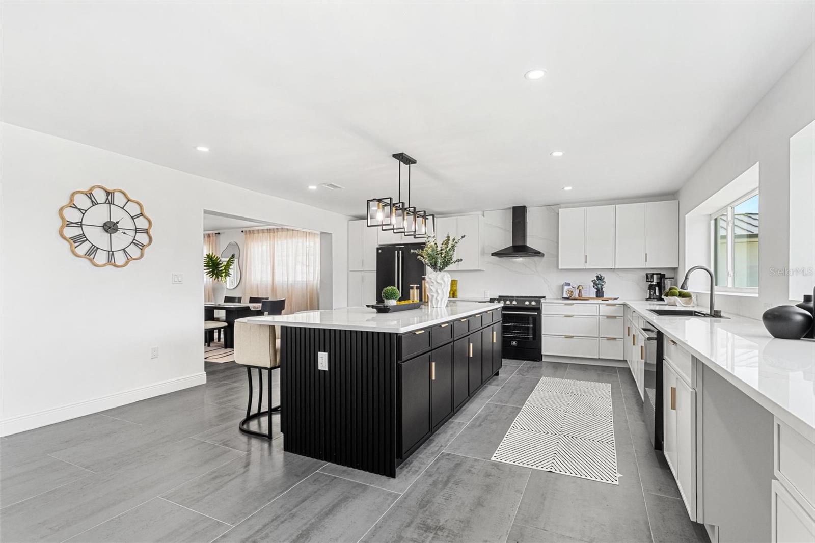 380 COLONY POINT RD S, ST PETERSBURG, FL, 33705