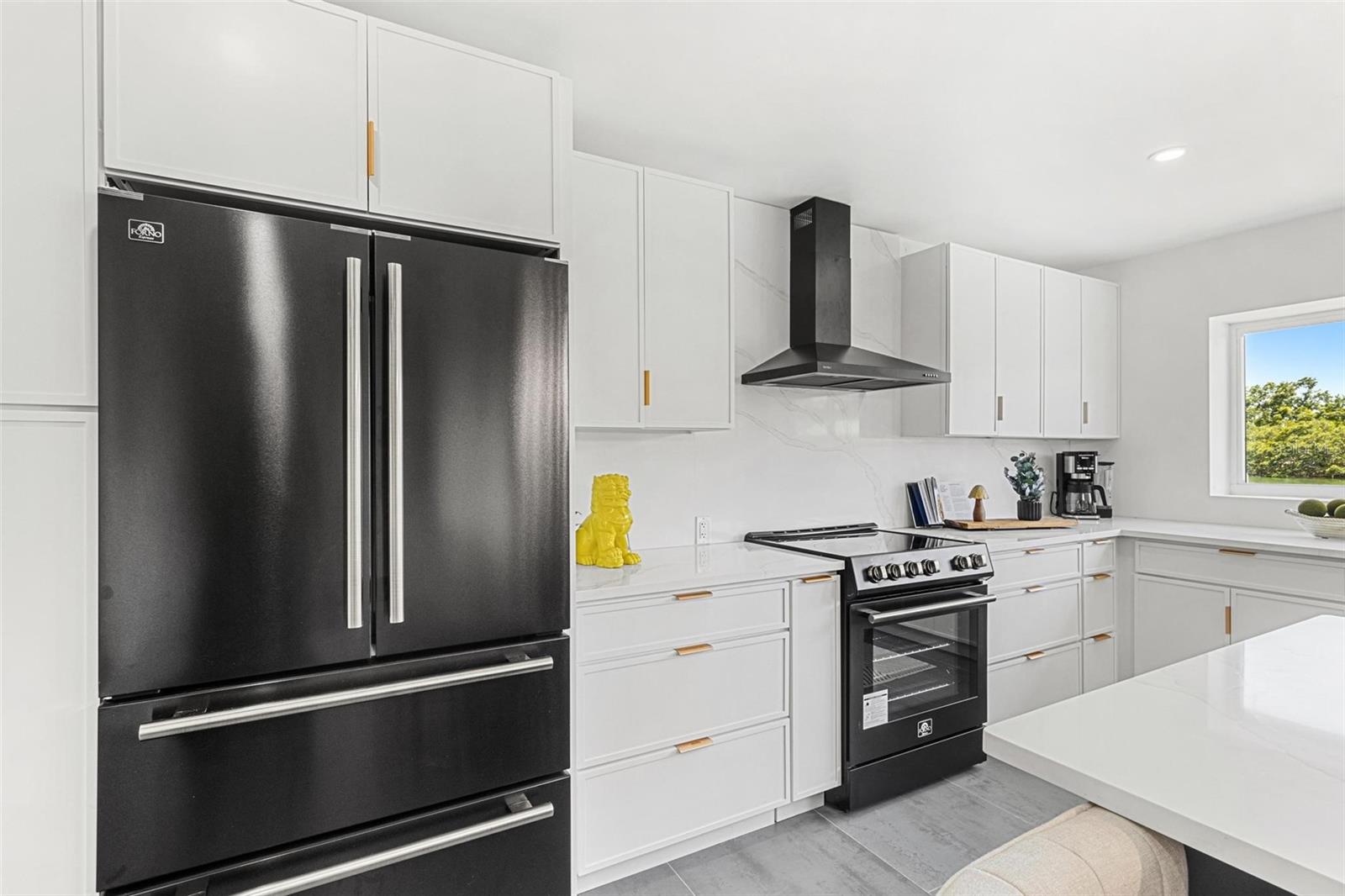 380 COLONY POINT RD S, ST PETERSBURG, FL, 33705