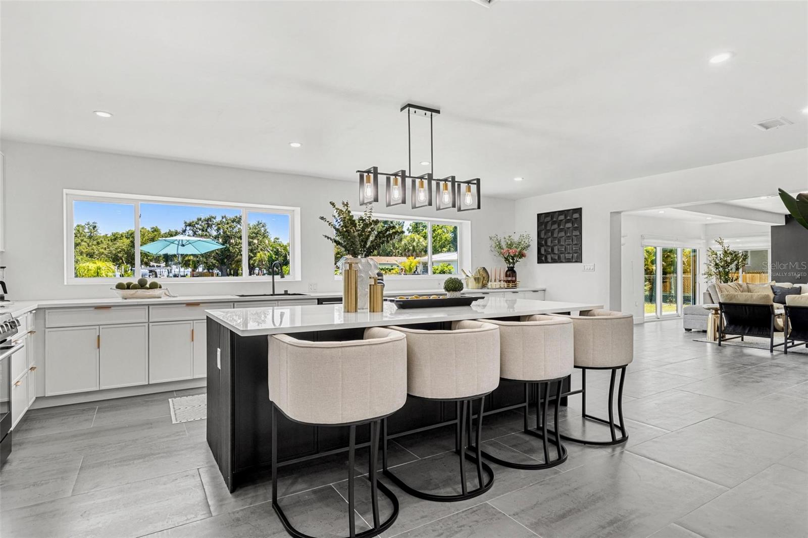 380 COLONY POINT RD S, ST PETERSBURG, FL, 33705