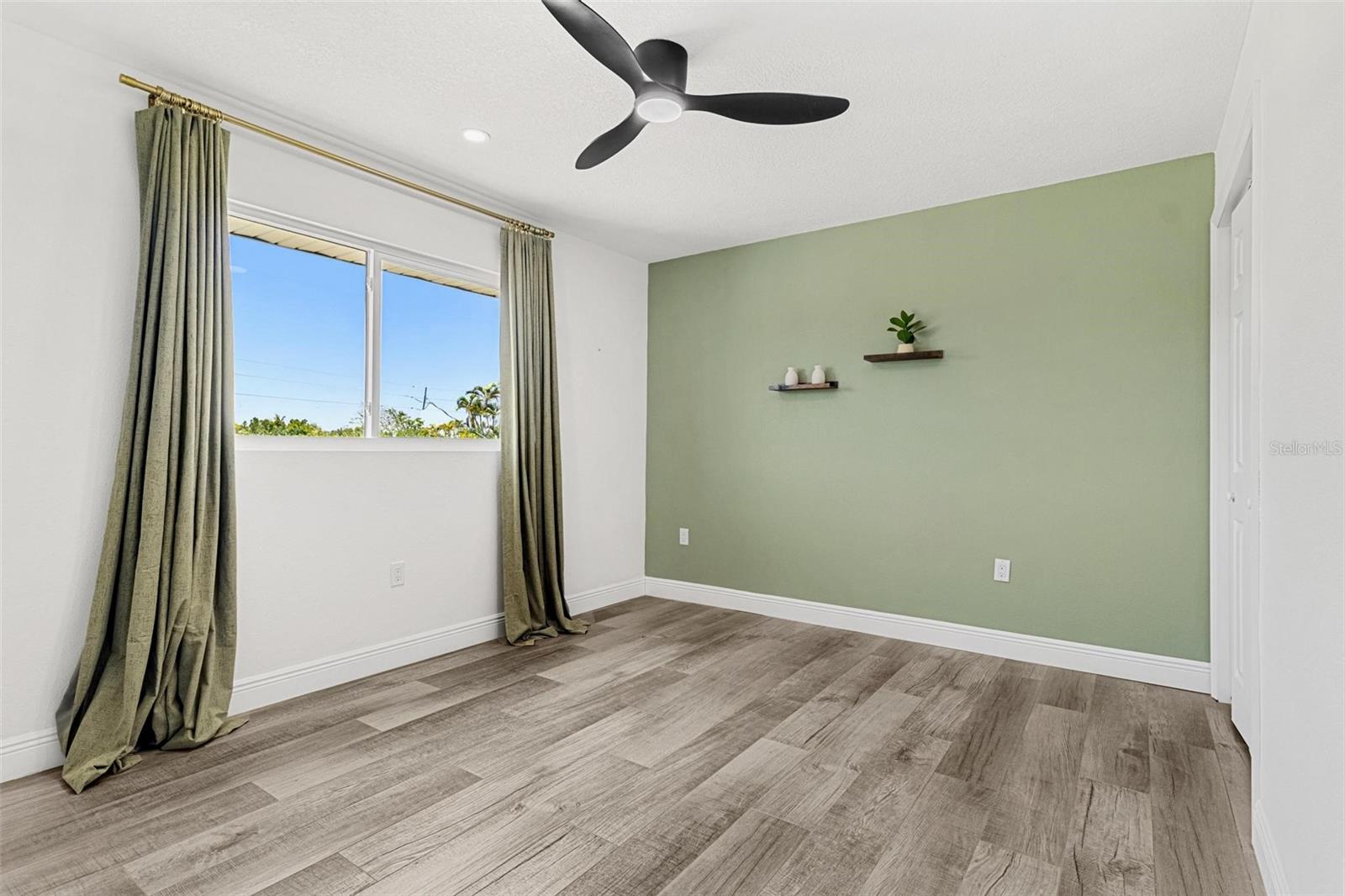 380 COLONY POINT RD S, ST PETERSBURG, FL, 33705