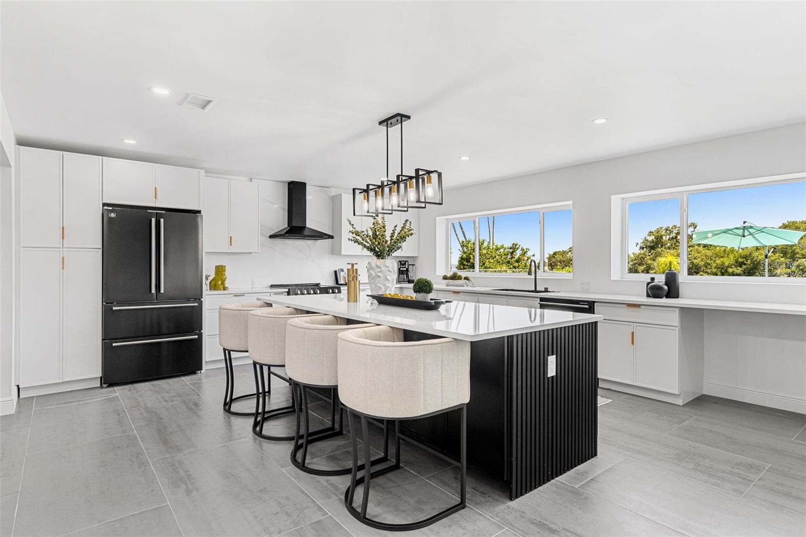 380 COLONY POINT RD S, ST PETERSBURG, FL, 33705