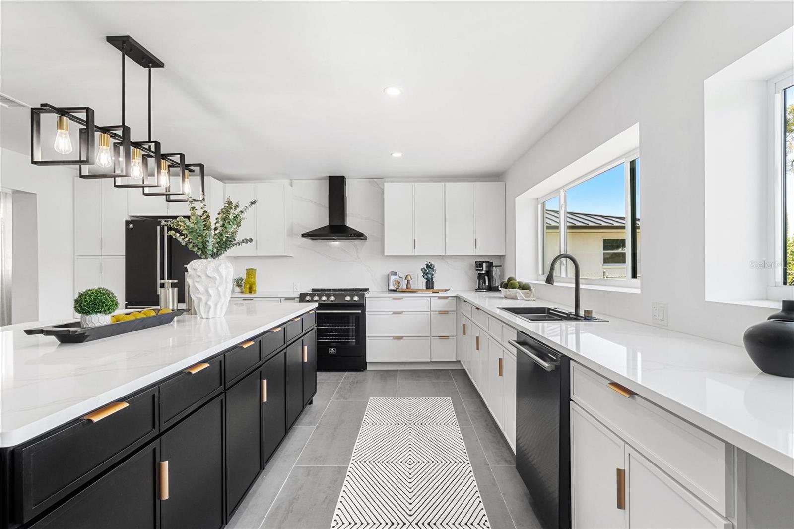 380 COLONY POINT RD S, ST PETERSBURG, FL, 33705