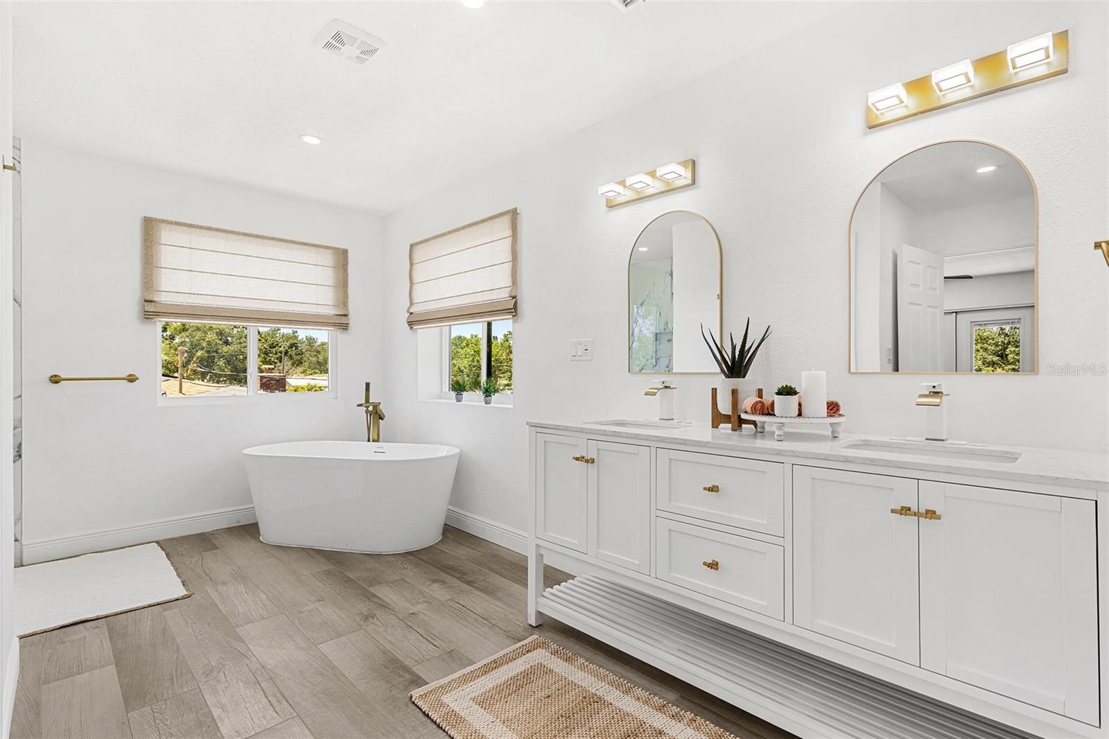 380 COLONY POINT RD S, ST PETERSBURG, FL, 33705