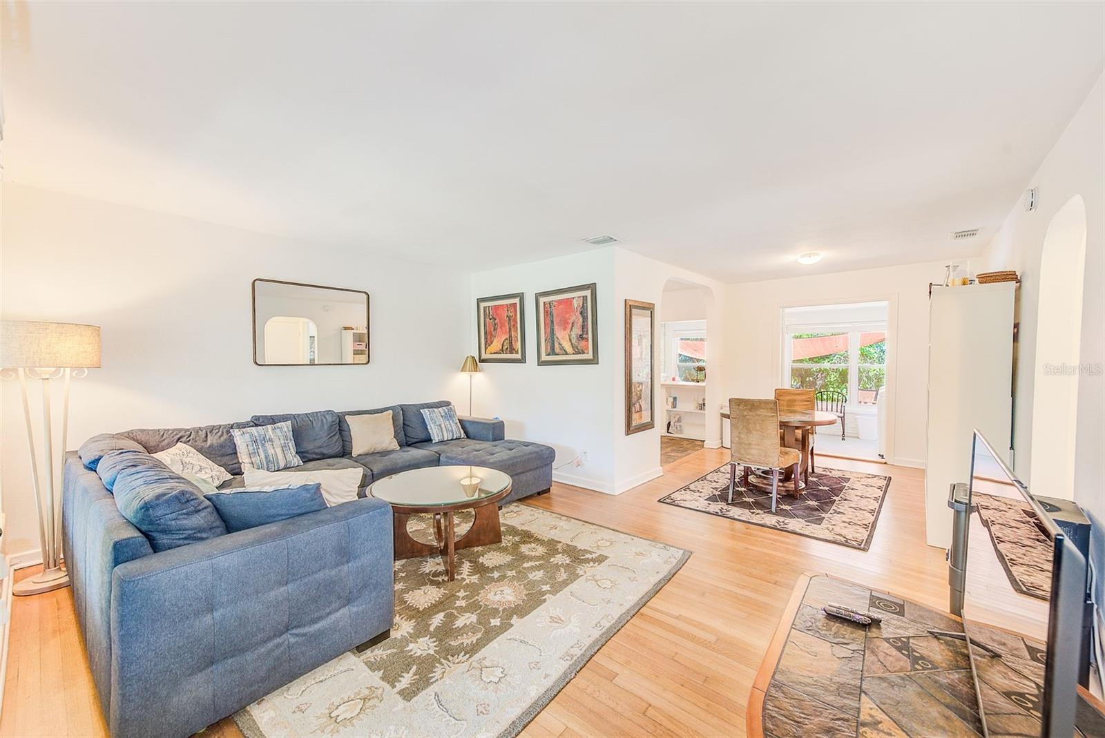 240-242 MATEO WAY NE, ST PETERSBURG, FL, 33704